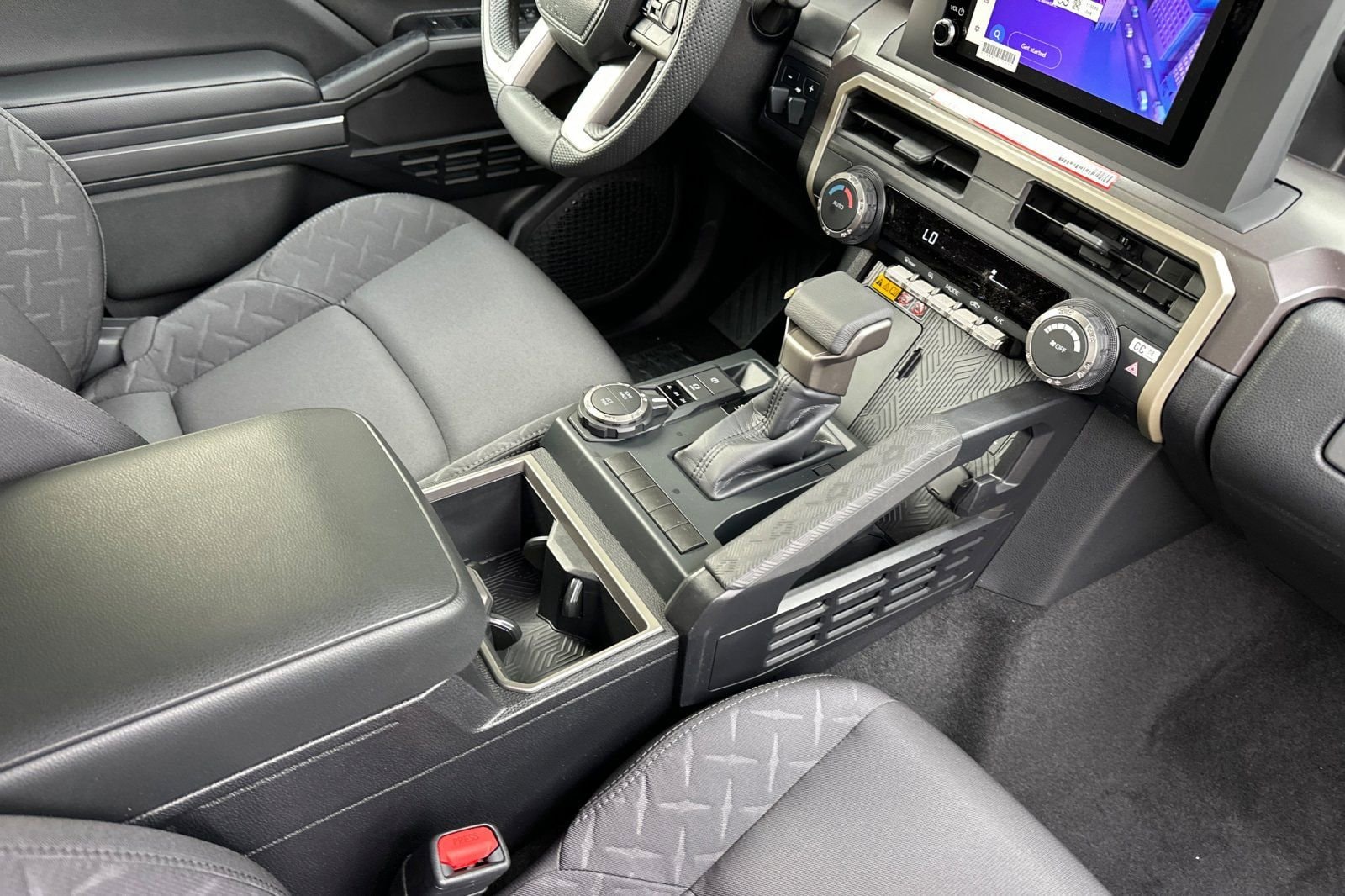 2025 Toyota Tacoma SR5 - Photo 17