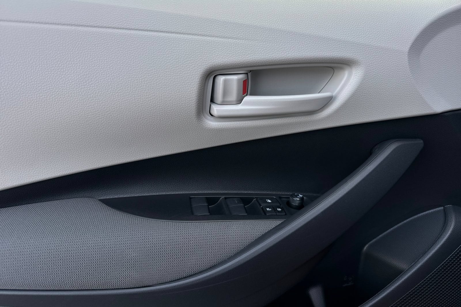 2026 Toyota Corolla LE - Photo 10