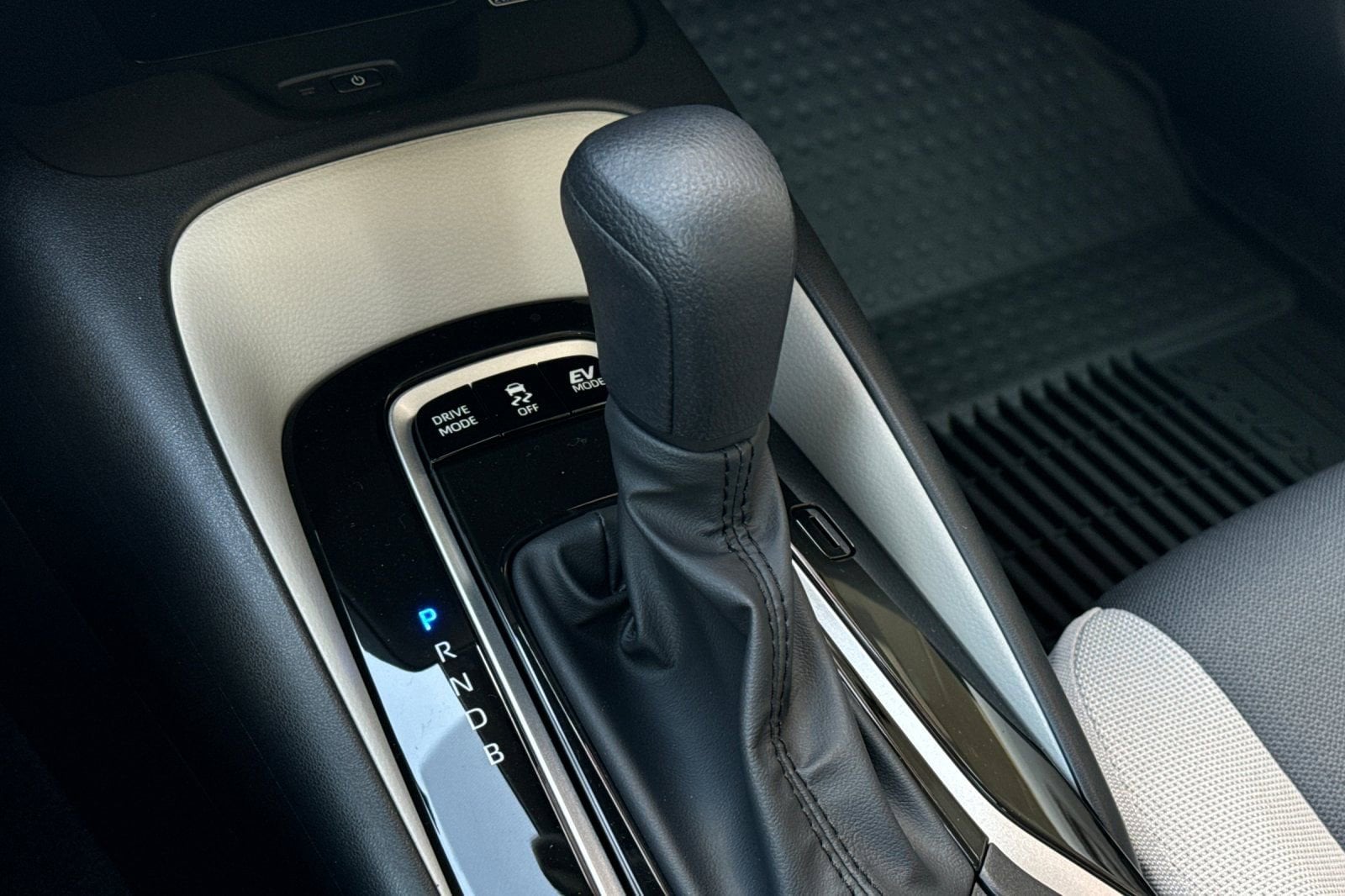 2026 Toyota Corolla LE - Photo 22