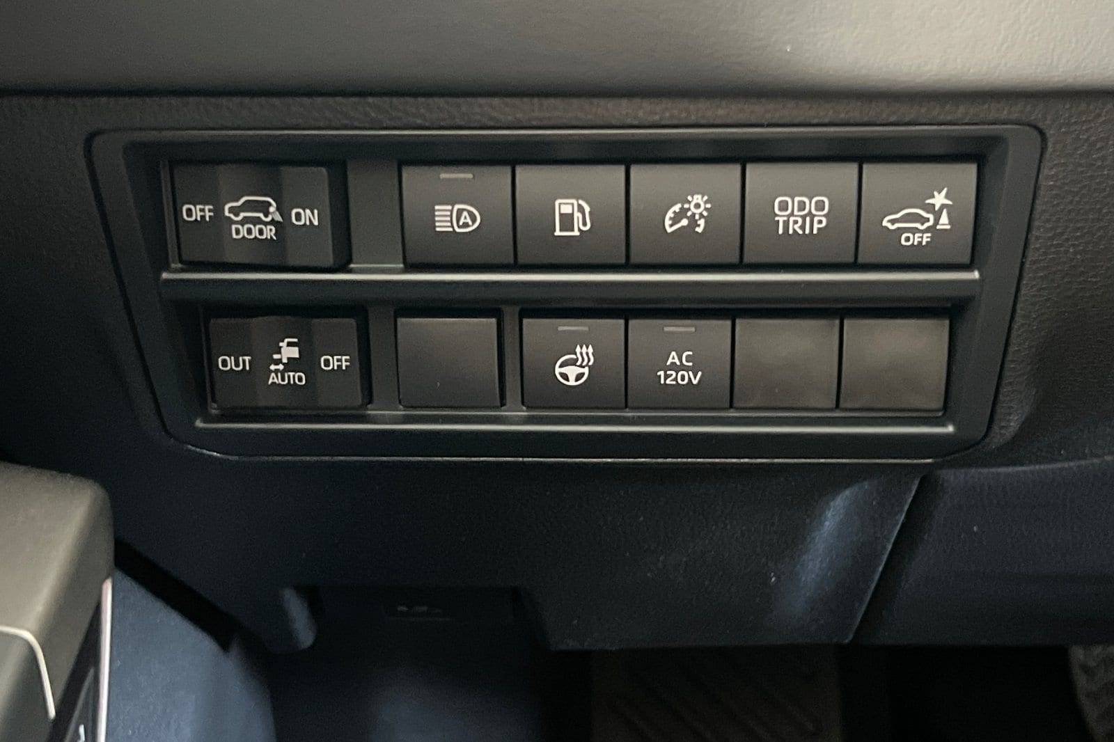 2026 Toyota Sequoia Platinum - Photo 28