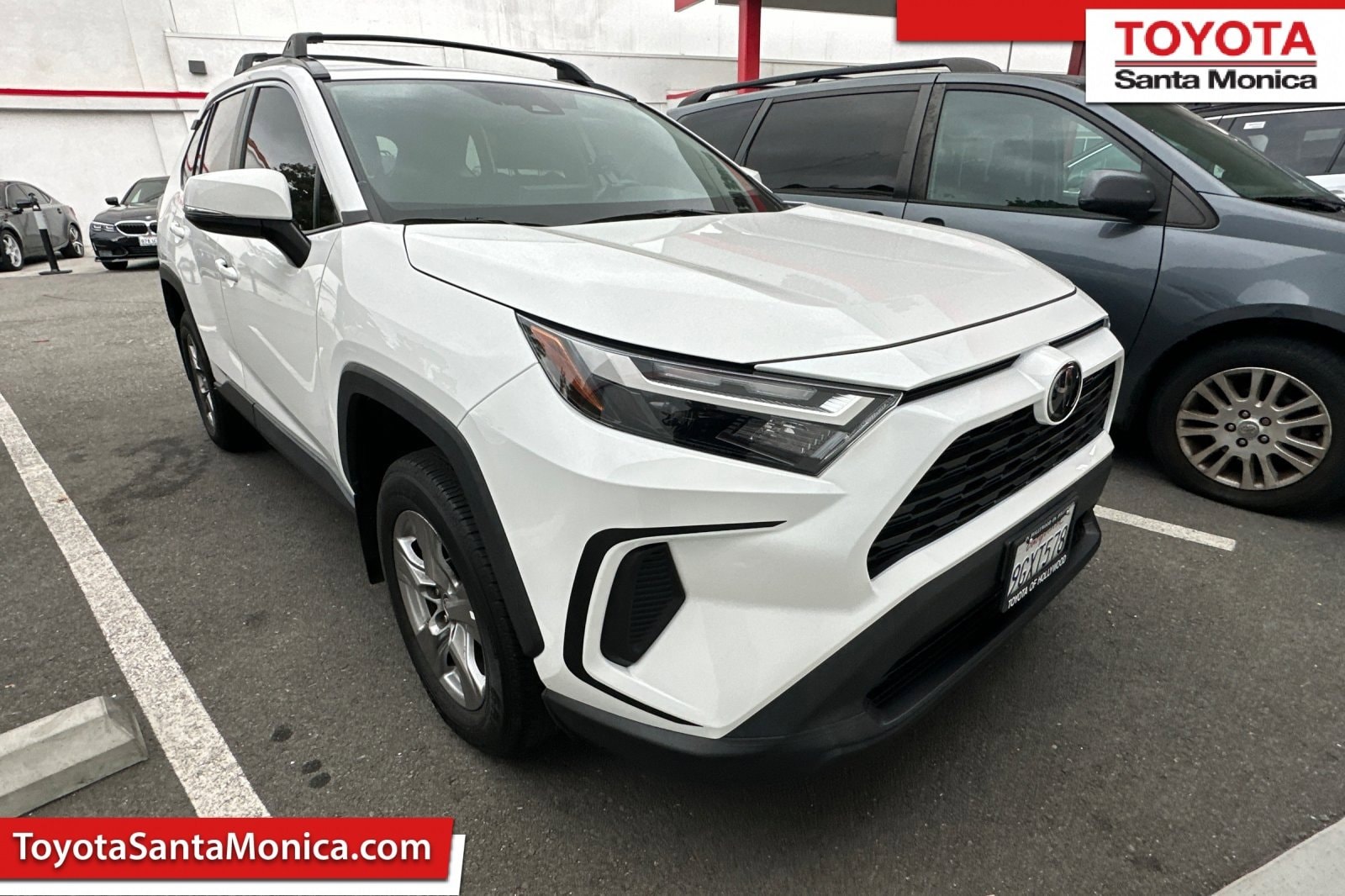 2023 Toyota RAV4 XLE's photo