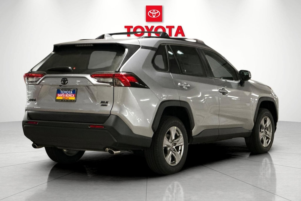 2025 Toyota RAV4 XLE photo 2