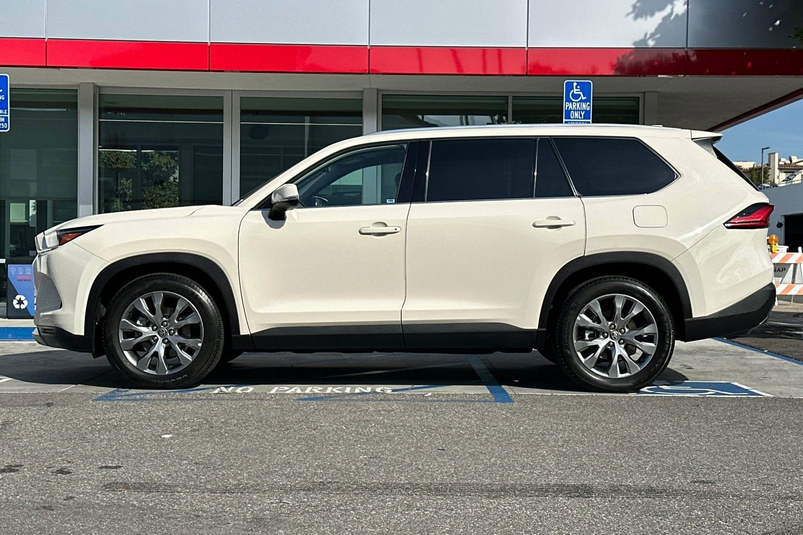 2024 Toyota Grand Highlander Hybrid Limited photo 5