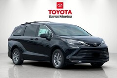 2026 Toyota Sienna LE 8 PASSENGER