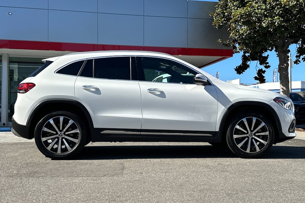 2021 Mercedes Benz GLA 250 photo 2