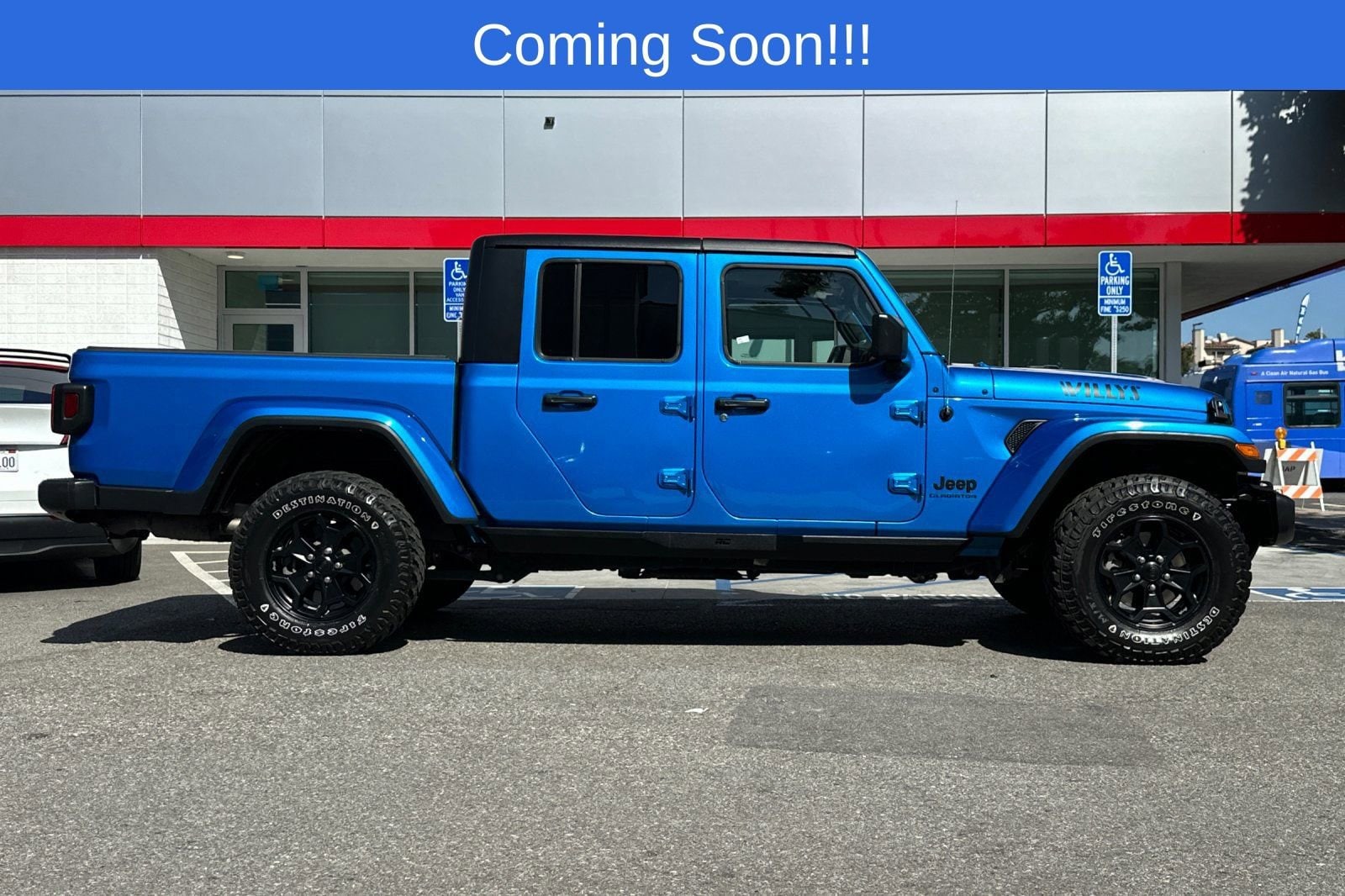 2022 Jeep Gladiator Willys photo 2