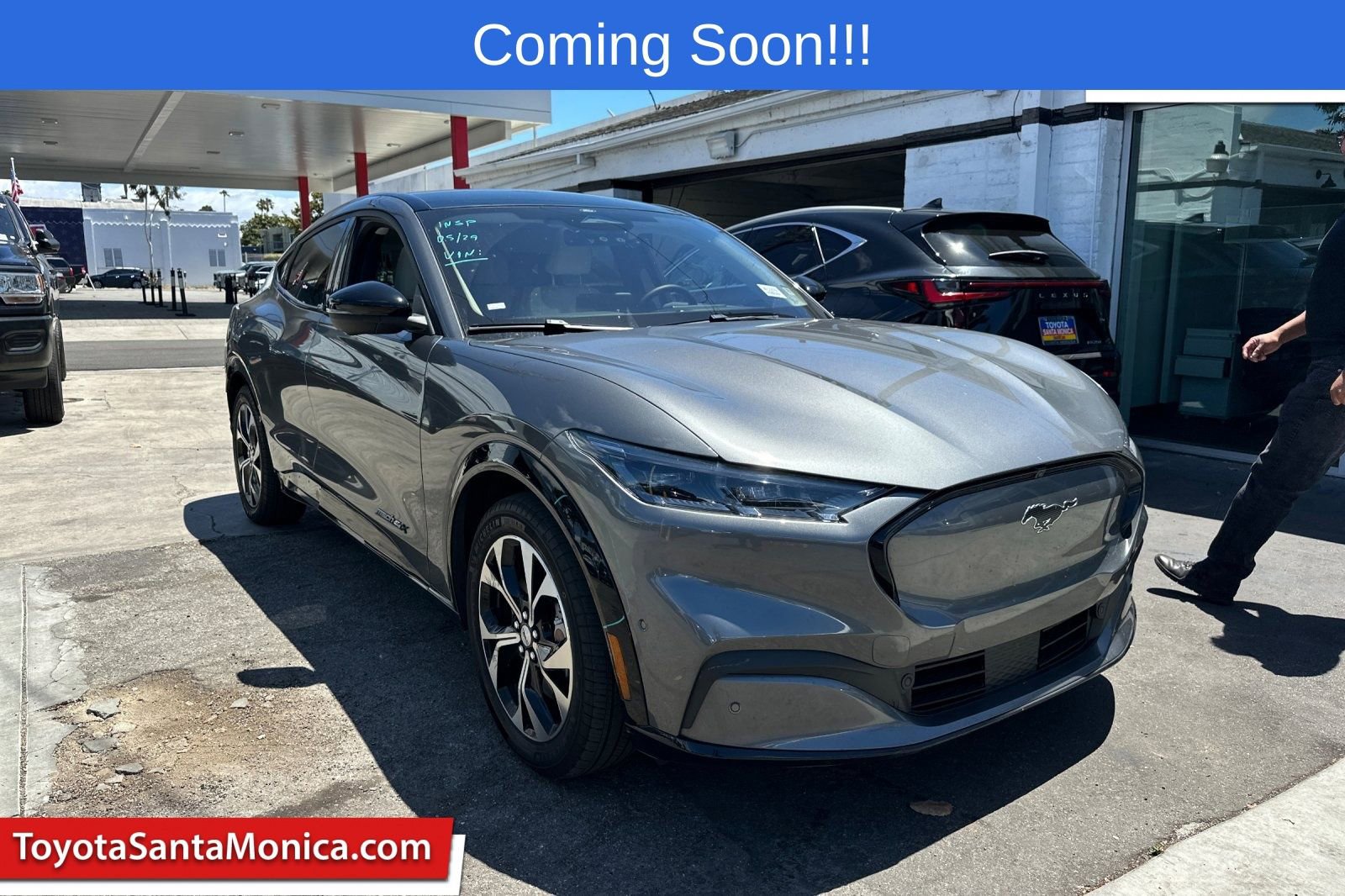 2023 Ford Mustang-Mach-e Premium's photo