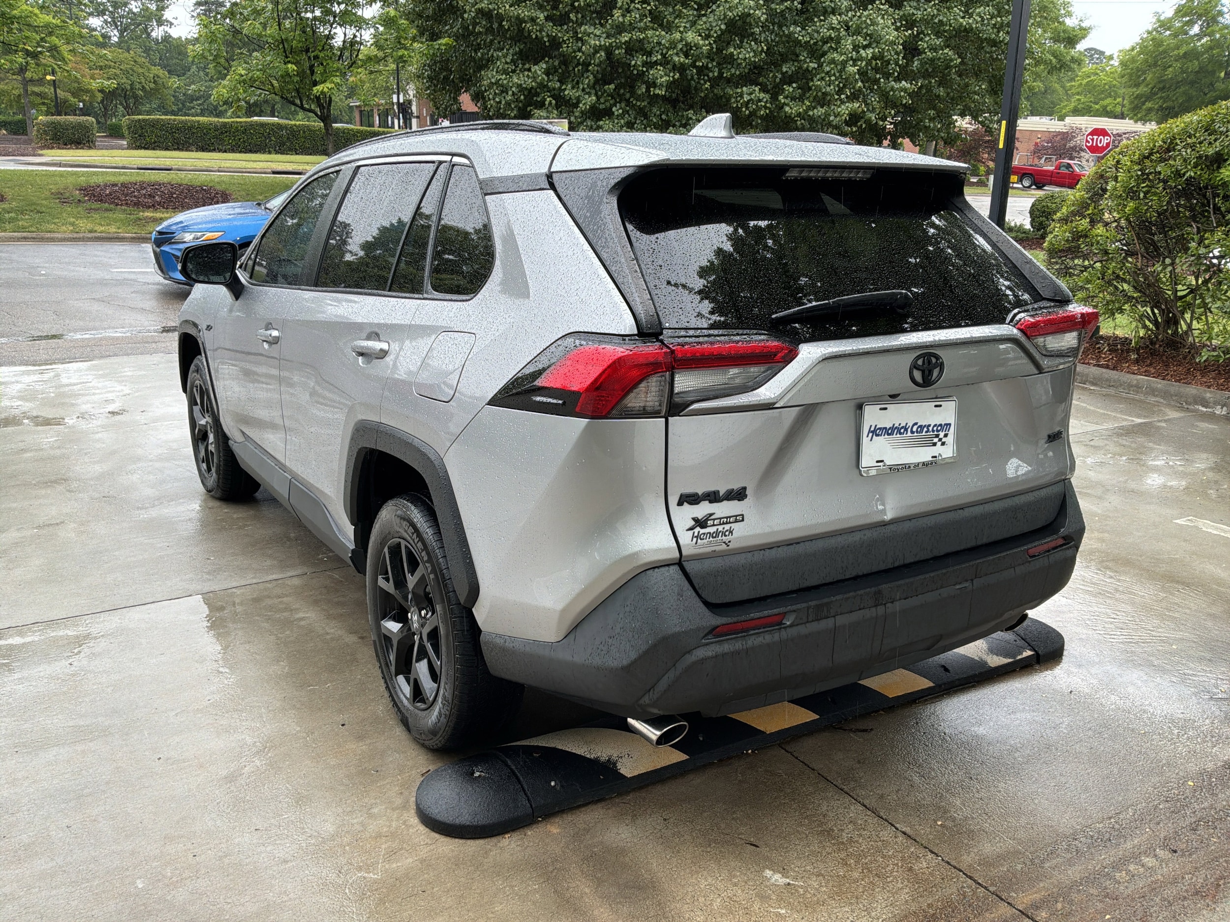 2022 Toyota RAV4 XLE photo 3