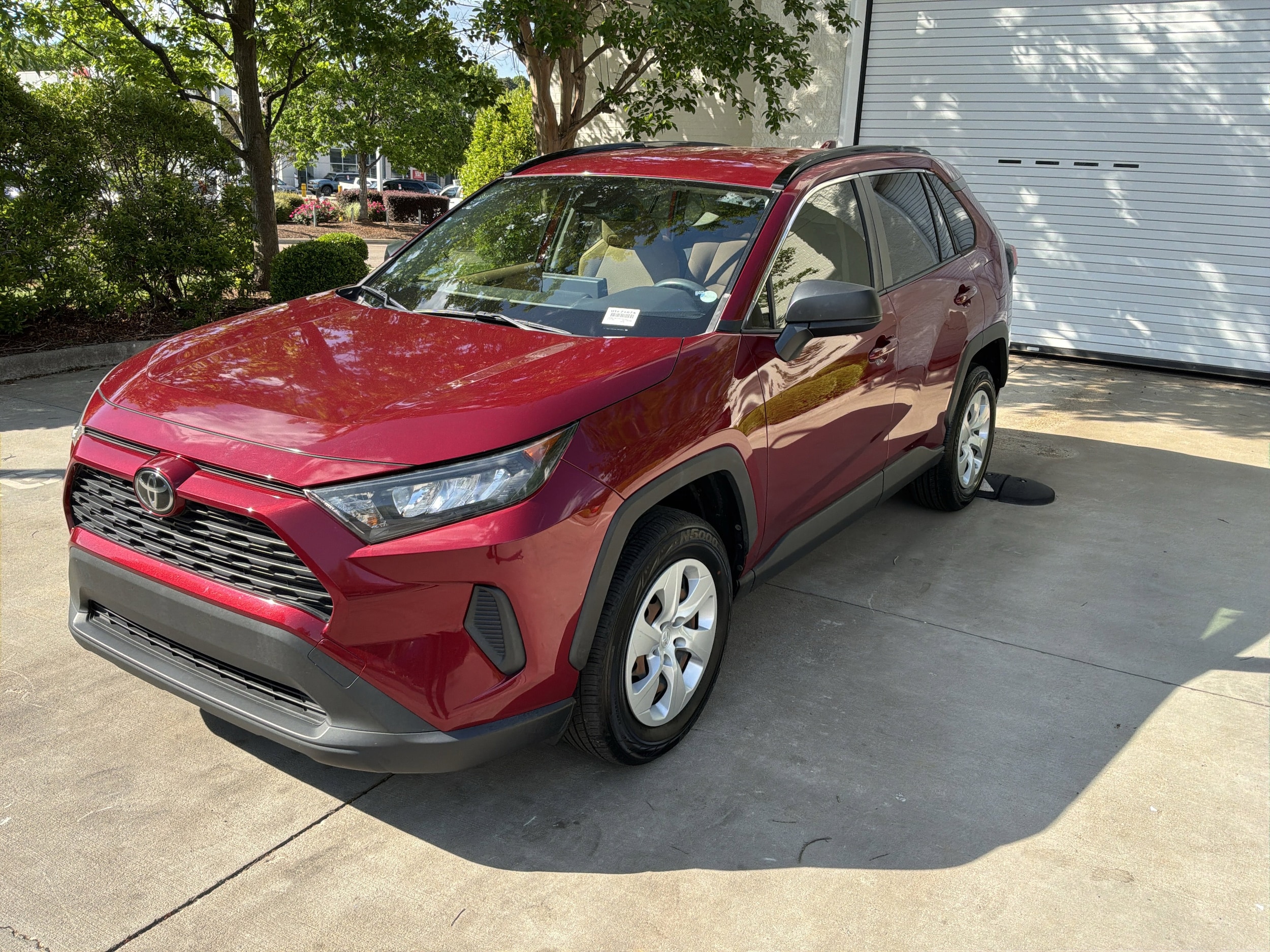 2019 Toyota RAV4 LE photo 4