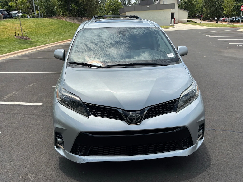 Used 2019 Toyota Sienna SE Premium Minivan