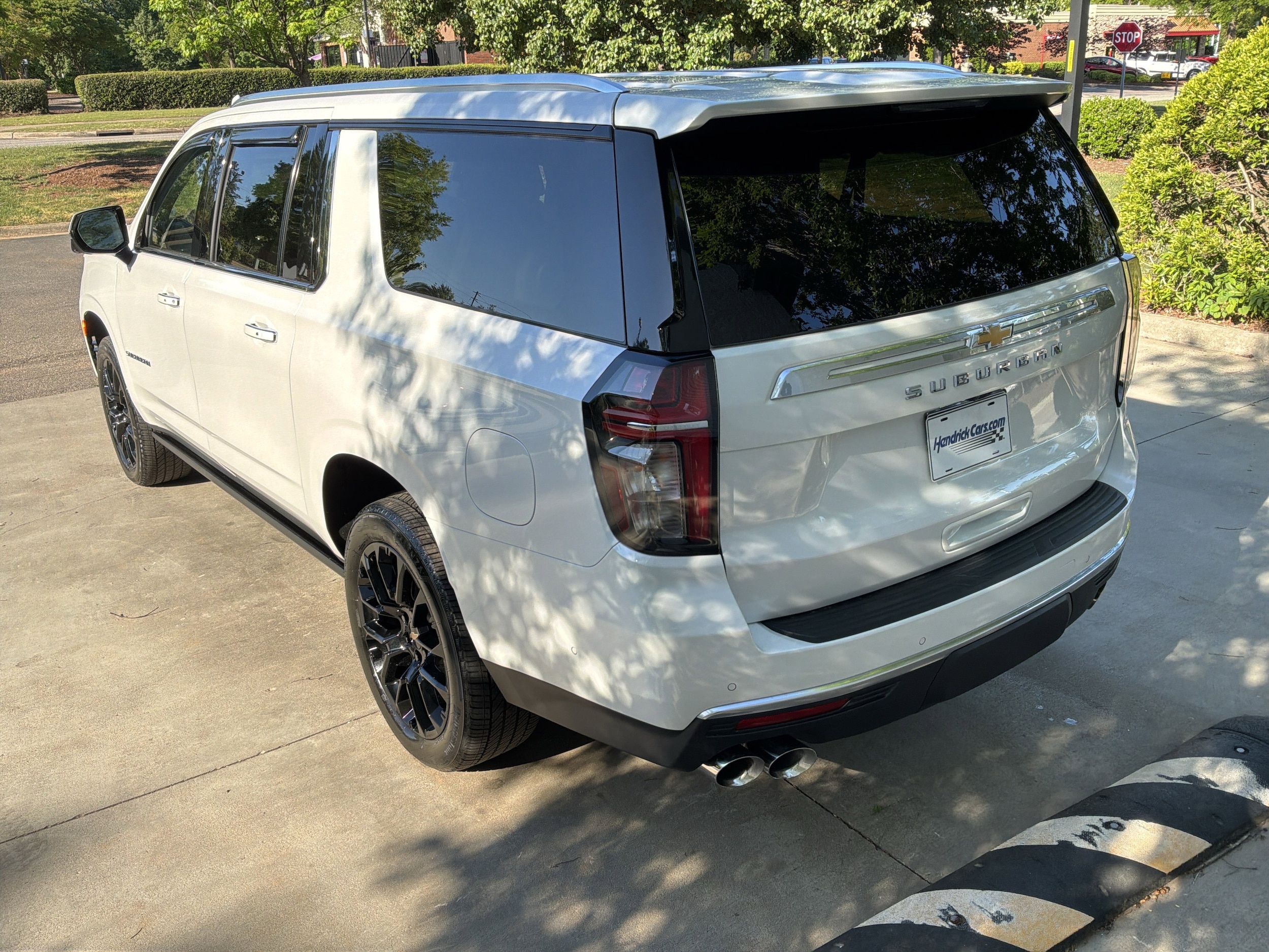 2023 Chevrolet Suburban High Country photo 6