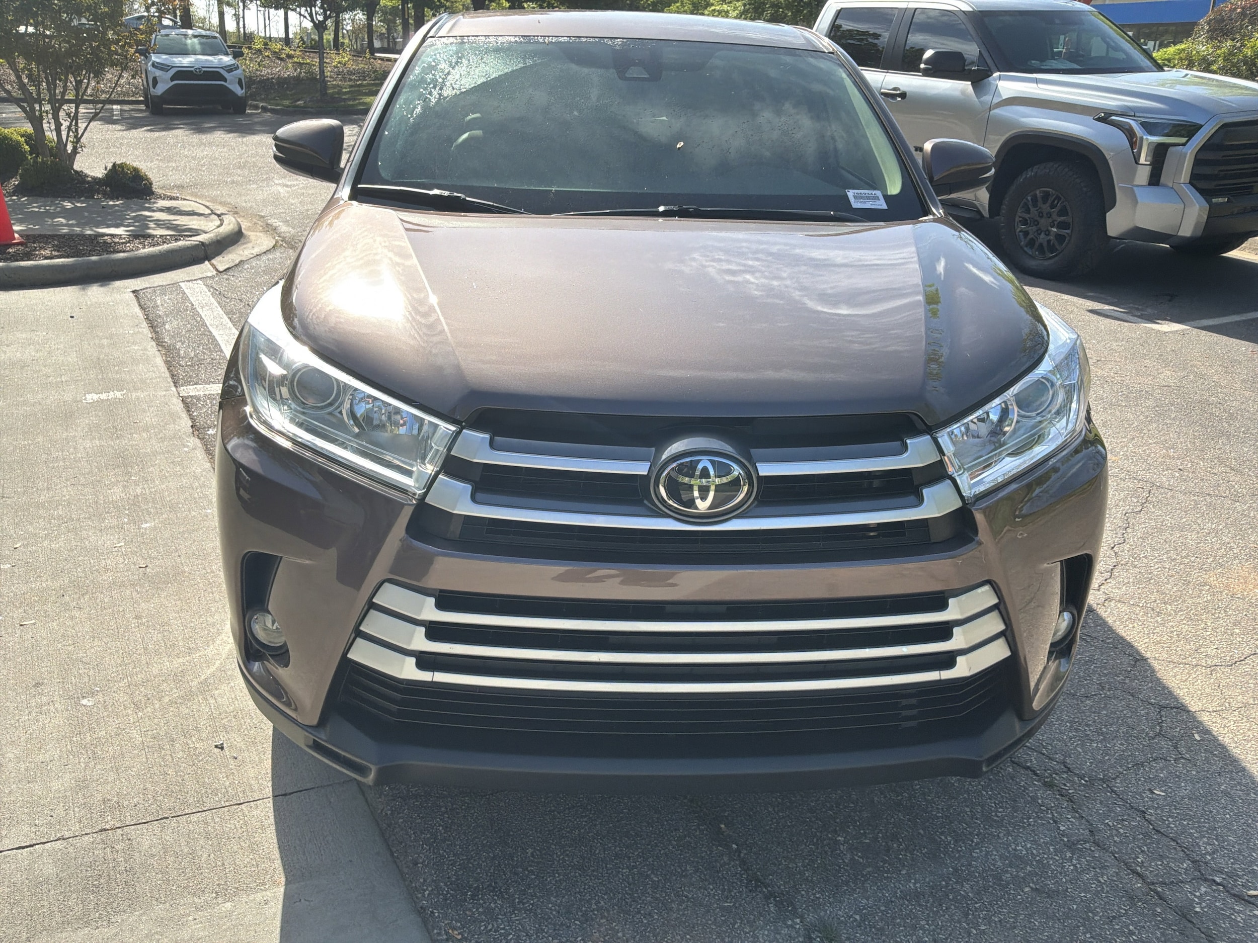 2019 Toyota Highlander LE Plus photo 2