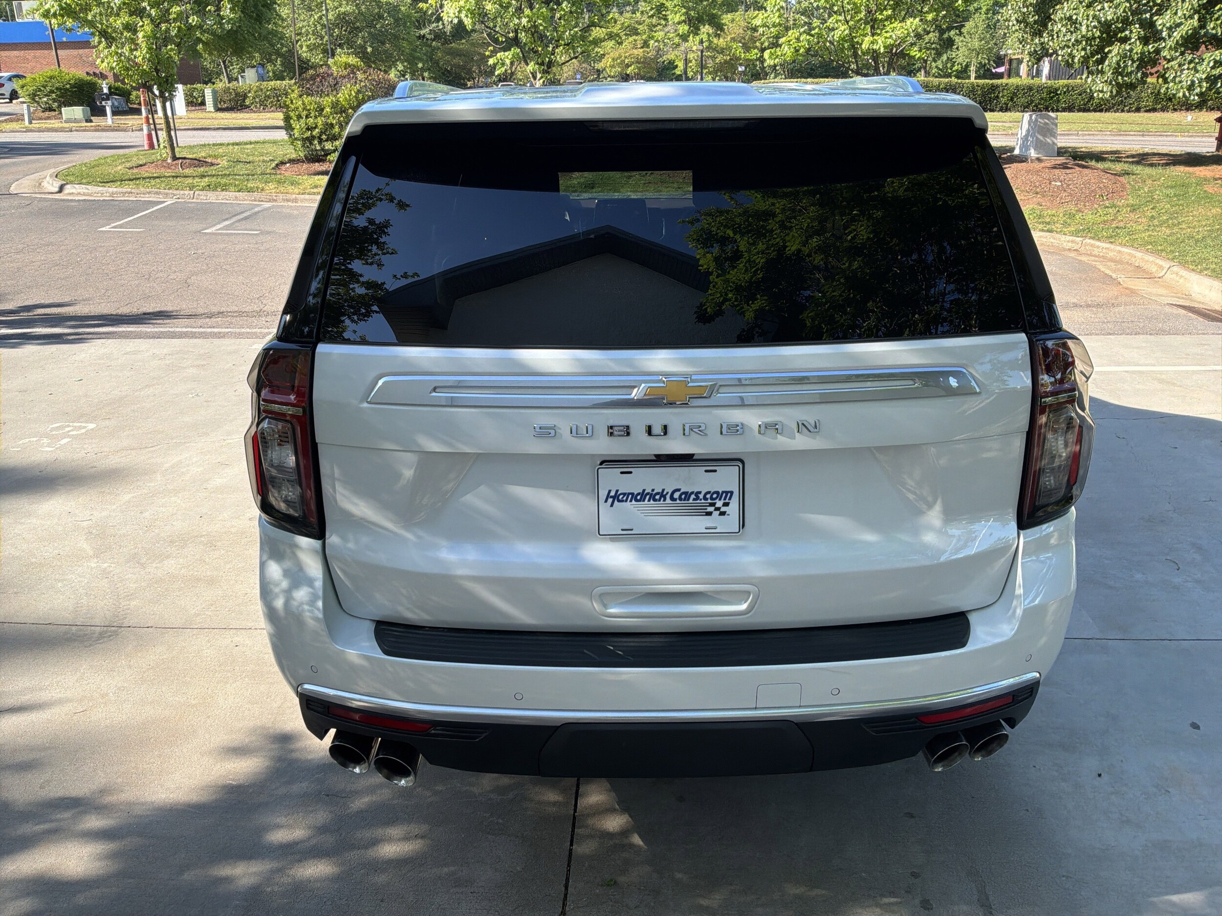 2023 Chevrolet Suburban High Country photo 3