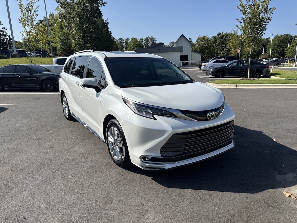 Certified 2023 Toyota Sienna Limited Minivan