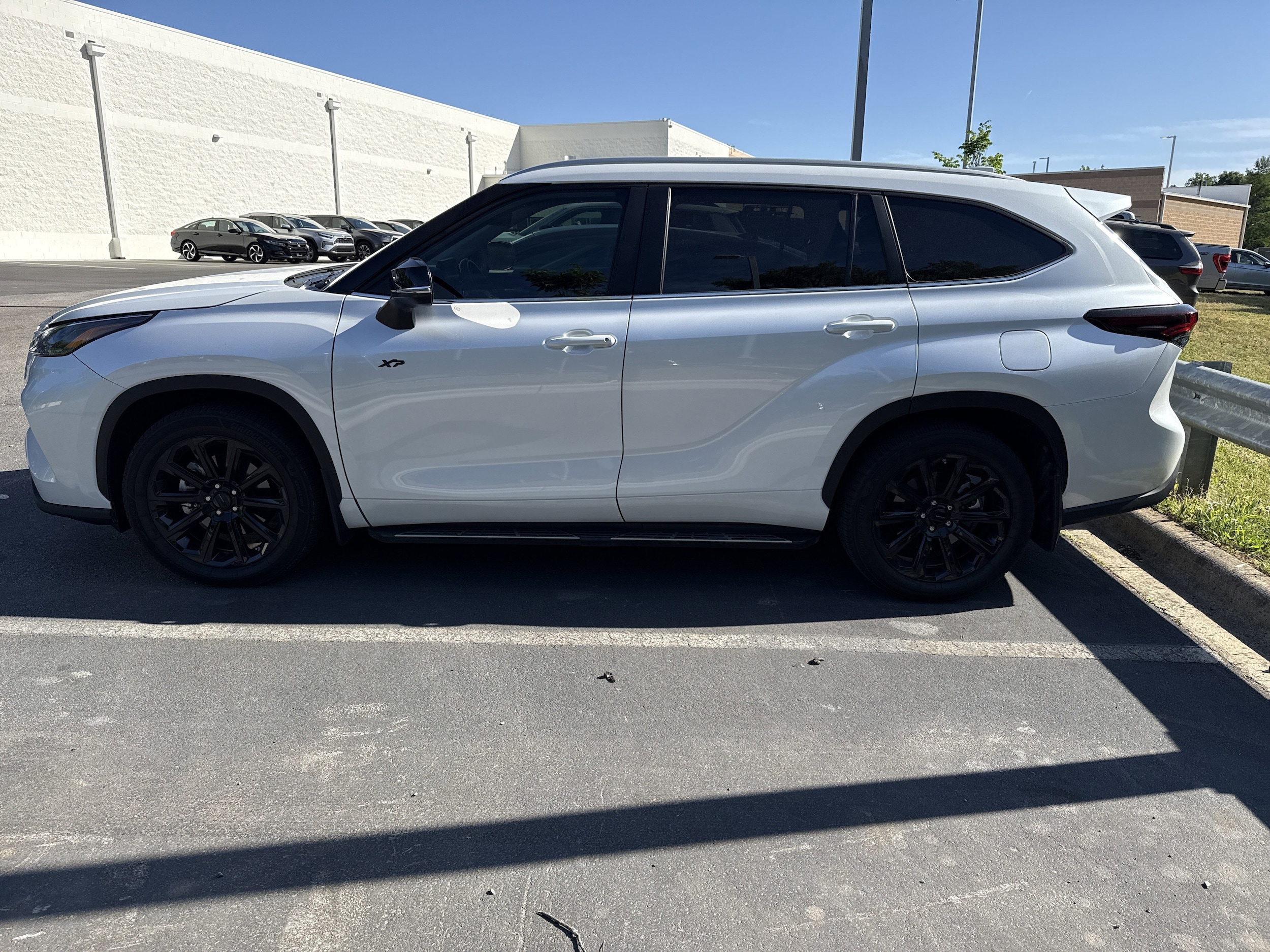 2024 Toyota Highlander XLE photo 6