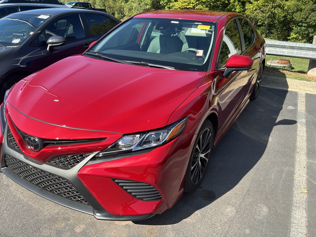 Used 2019 Toyota Camry SE Sedan