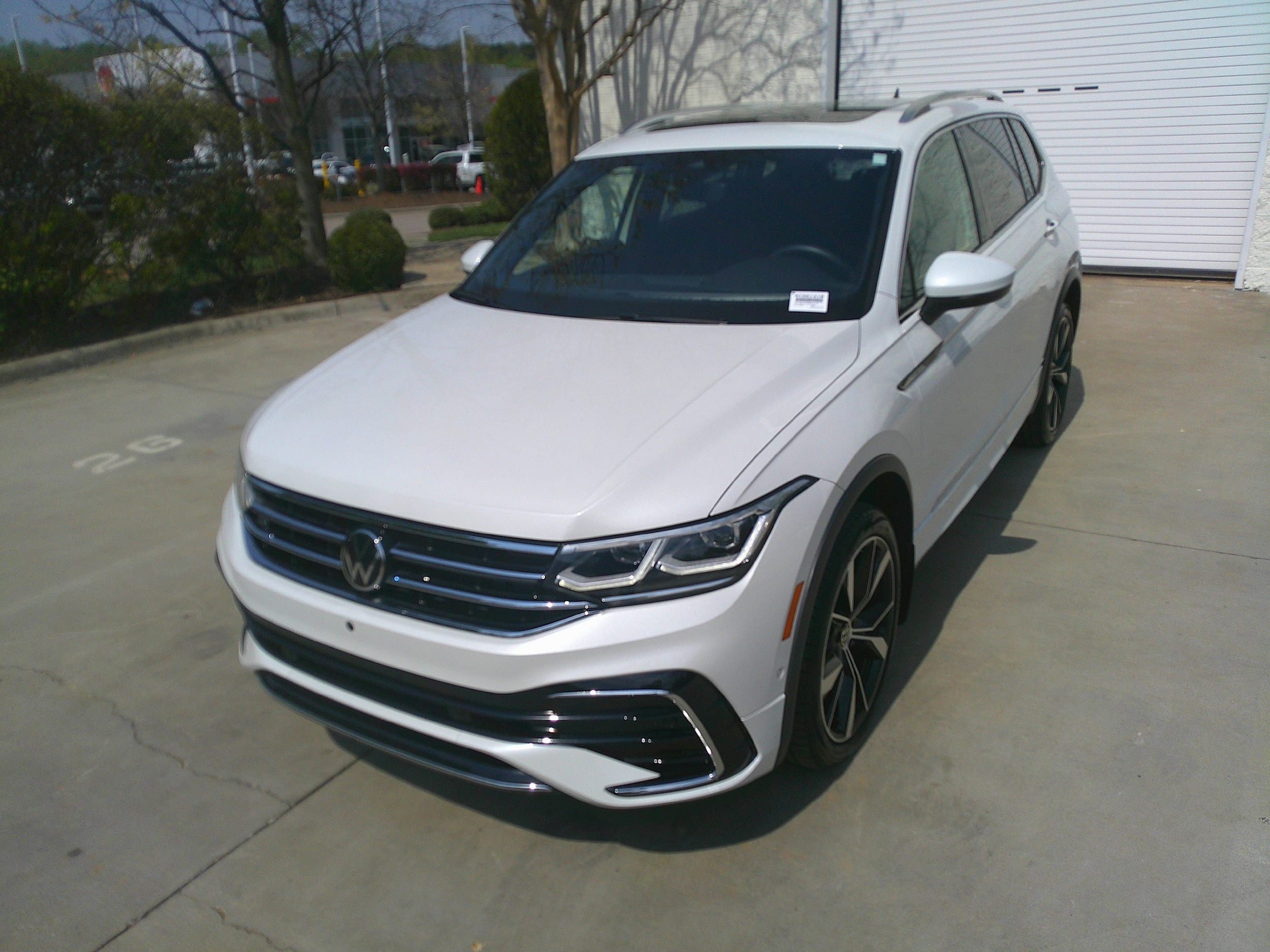 2024 Volkswagen Tiguan SEL R-Line photo 5