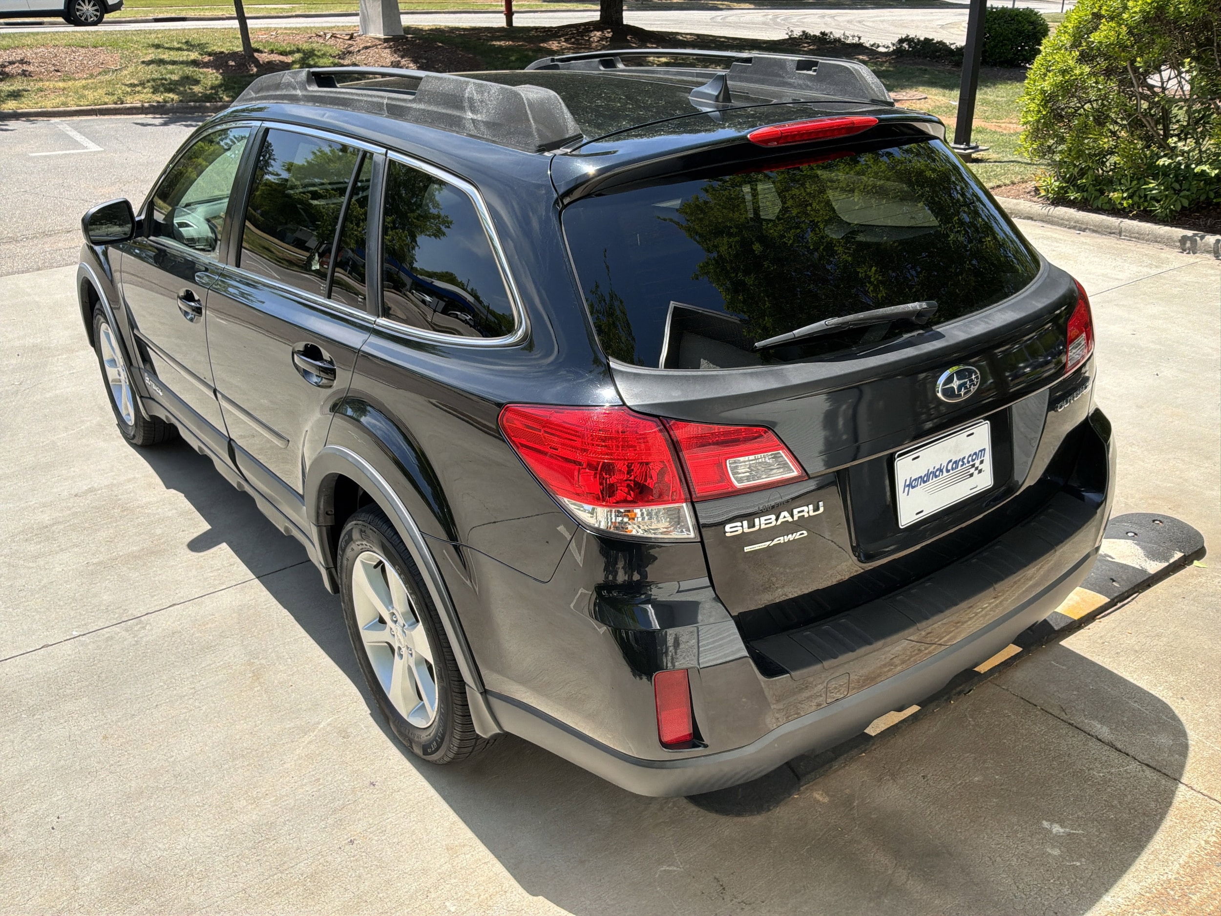 2014 Subaru Outback 2.5i Limited photo 3