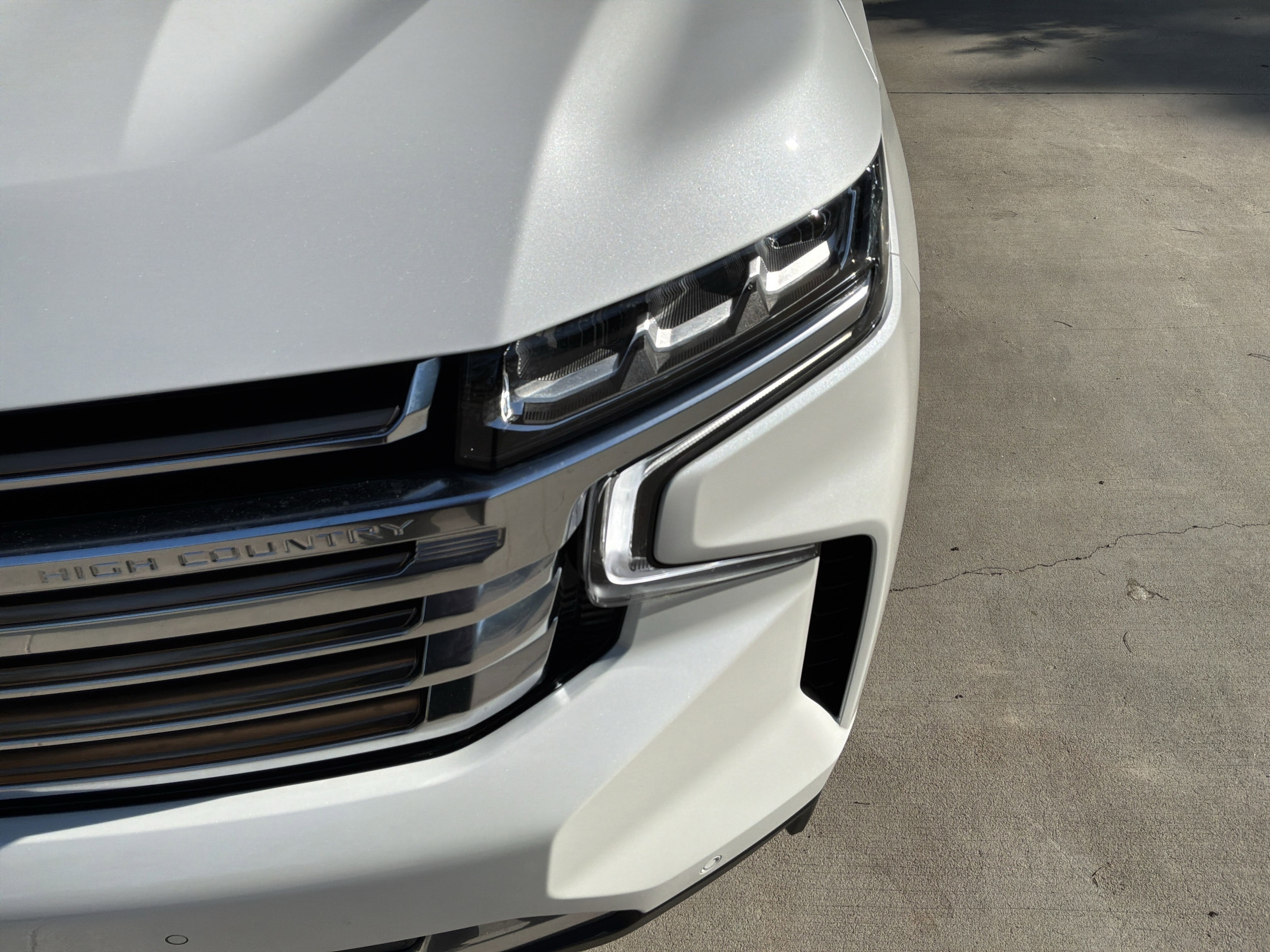 2023 Chevrolet Suburban High Country photo 4