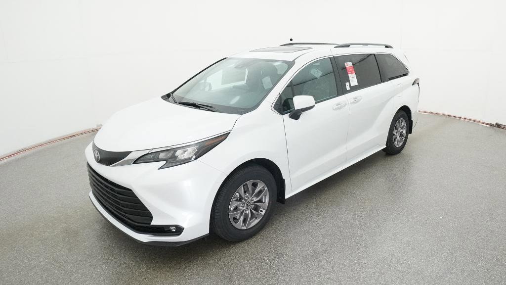 2026 Toyota Sienna XLE's photo