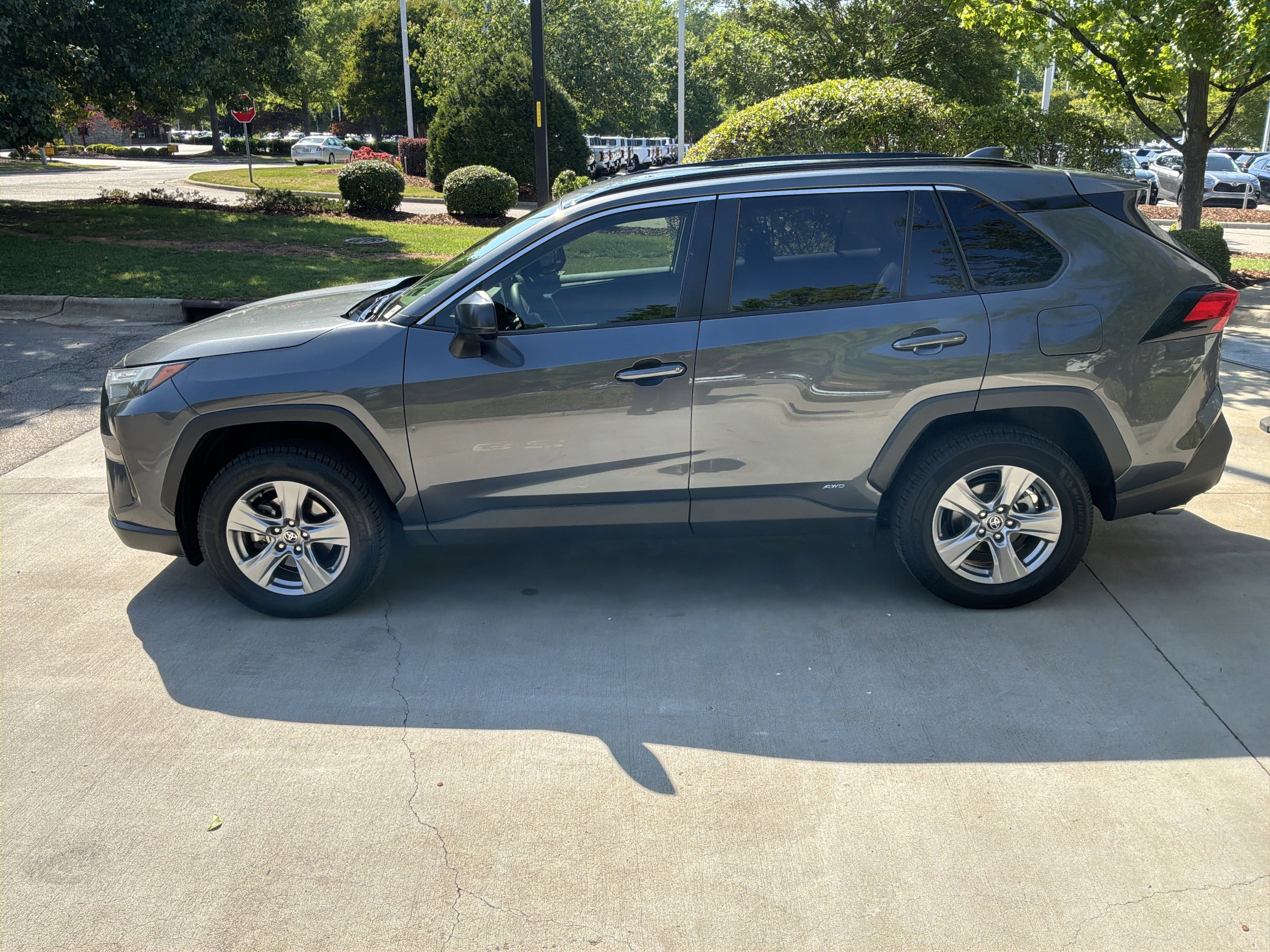 2023 Toyota RAV4 Hybrid LE photo 6