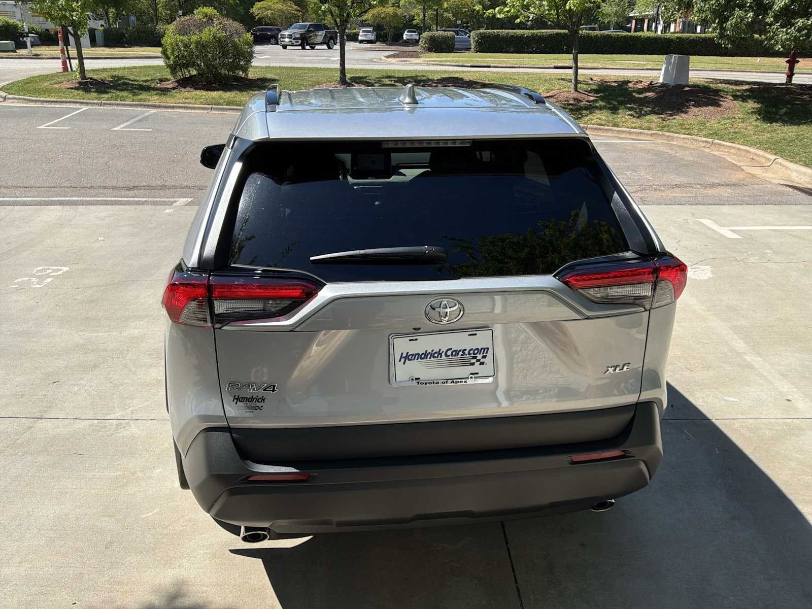 2025 Toyota RAV4 XLE photo 3