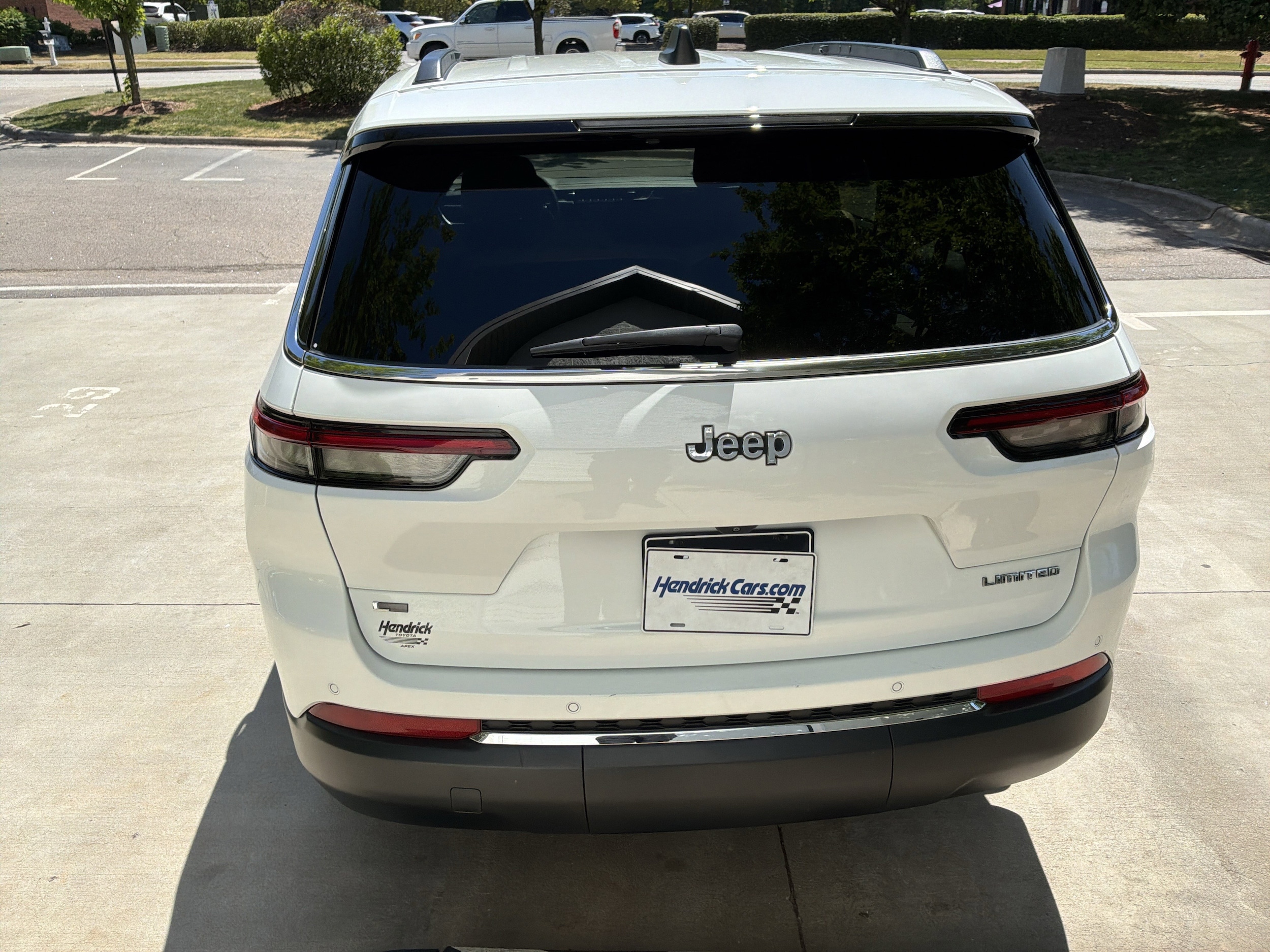 2023 Jeep Grand Cherokee L Limited photo 3