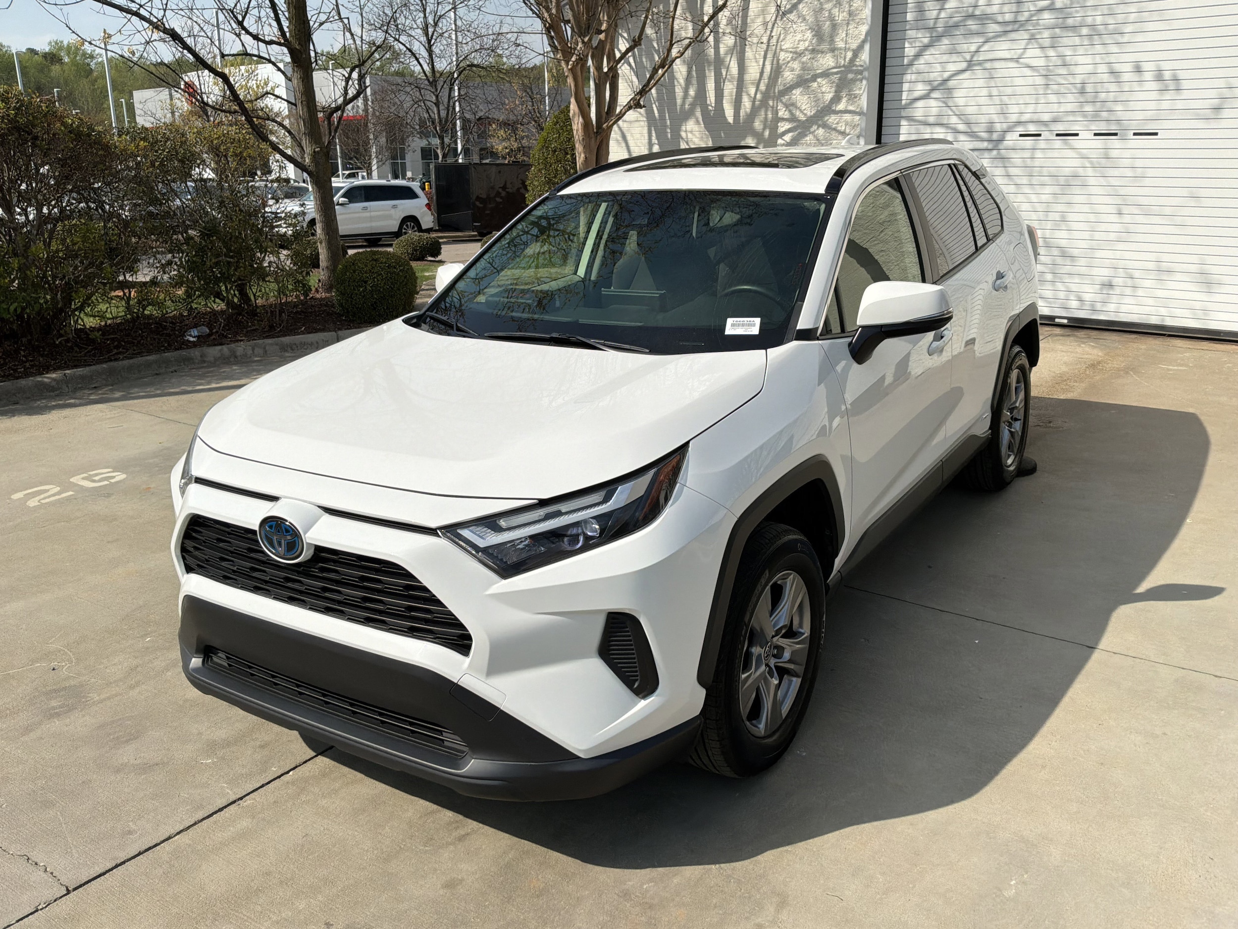 2023 Toyota RAV4 Hybrid XLE photo 5