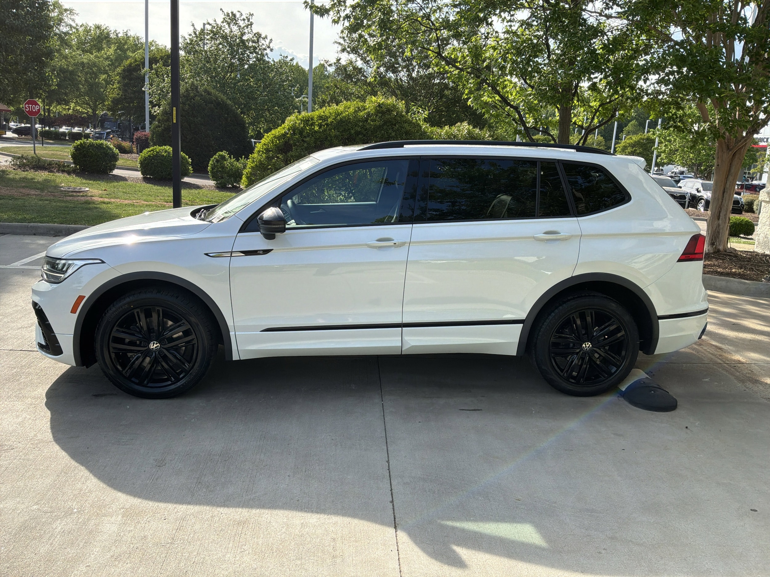 2022 Volkswagen Tiguan SE R-Line Black photo 6