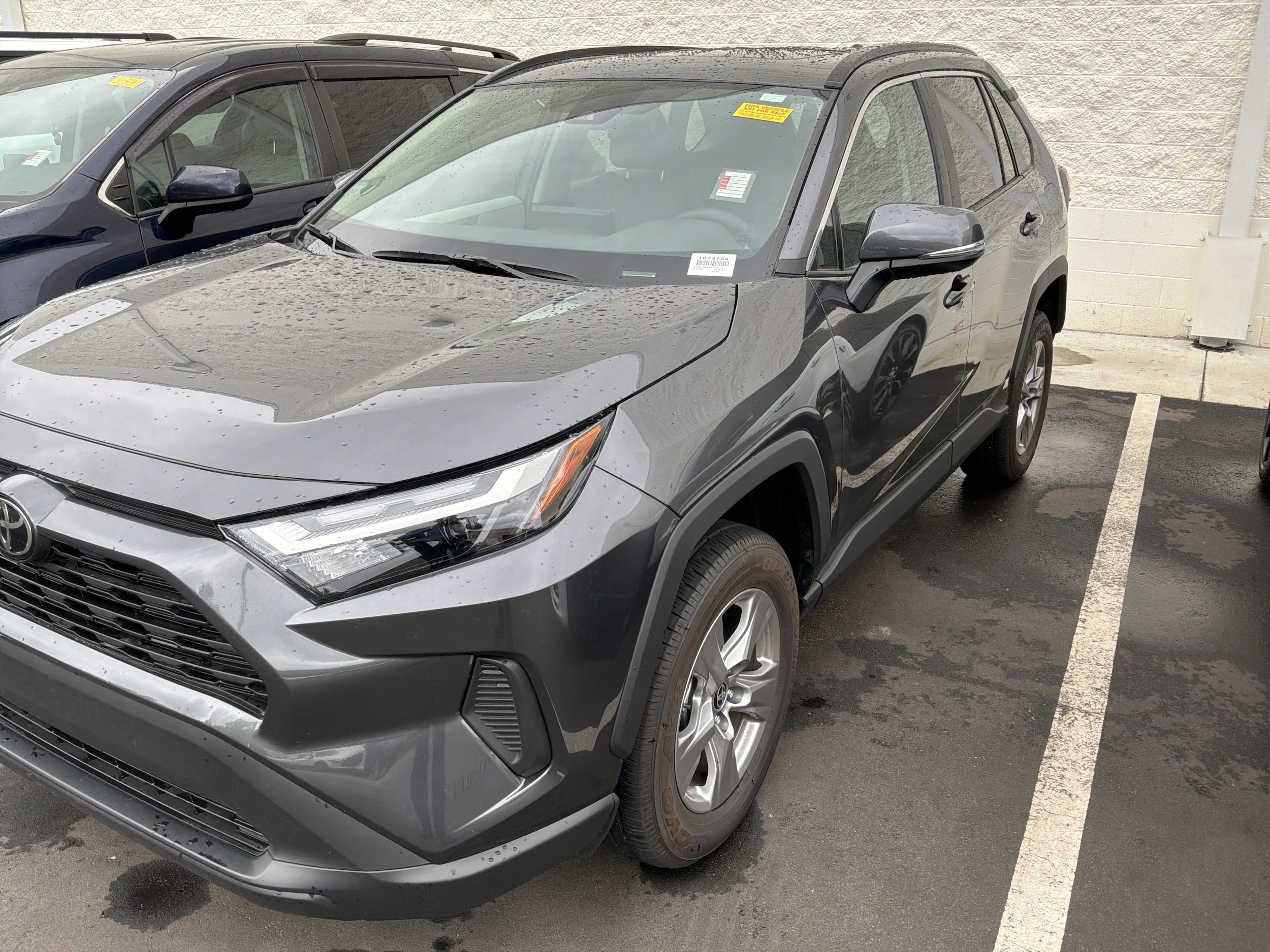 2023 Toyota RAV4 XLE photo 5