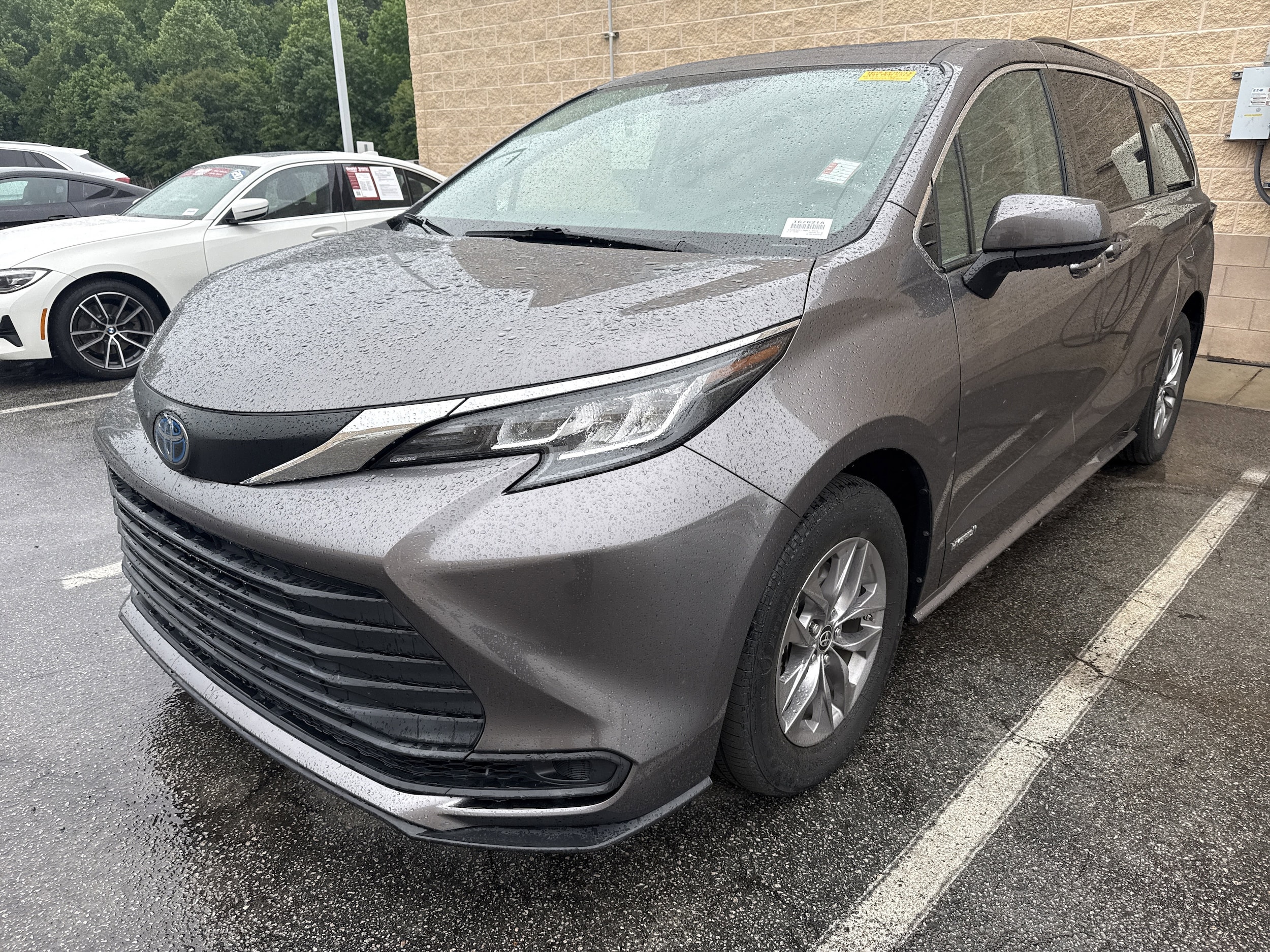 2021 Toyota Sienna LE photo 4