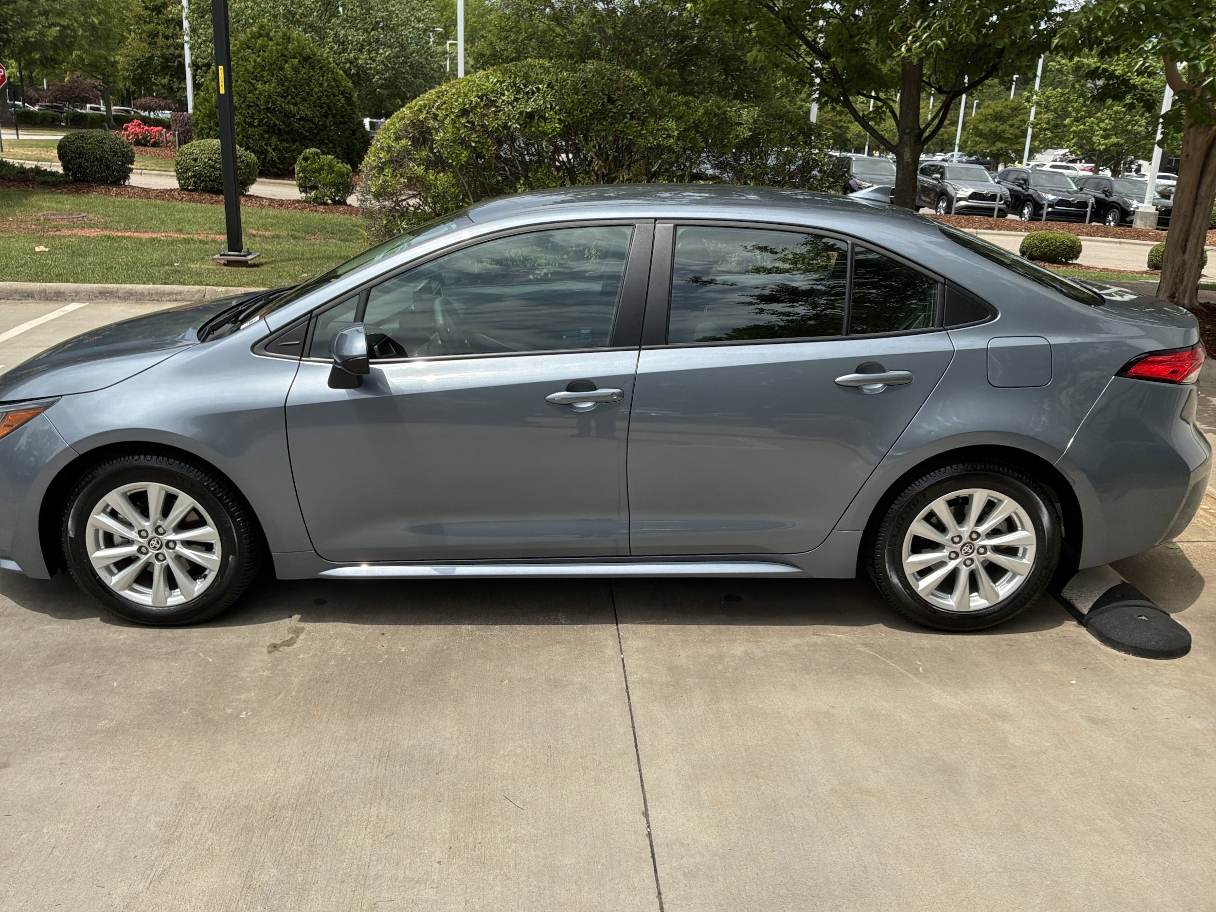2025 Toyota Corolla LE photo 6