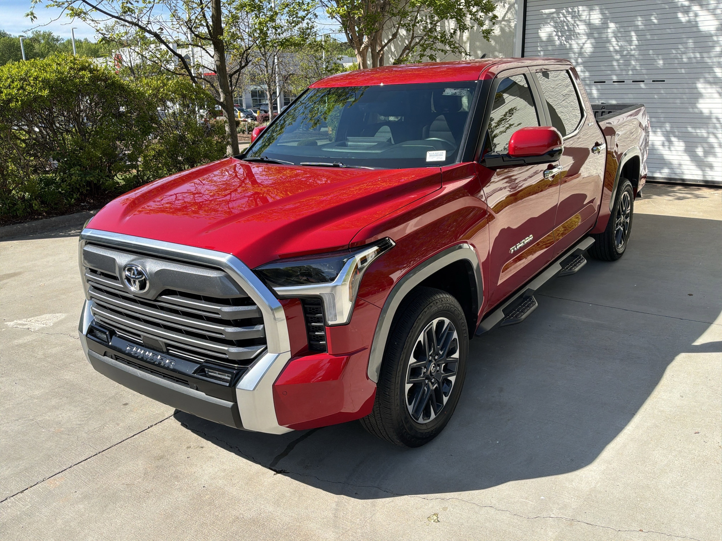 2025 Toyota Tundra 4WD Limited photo 4