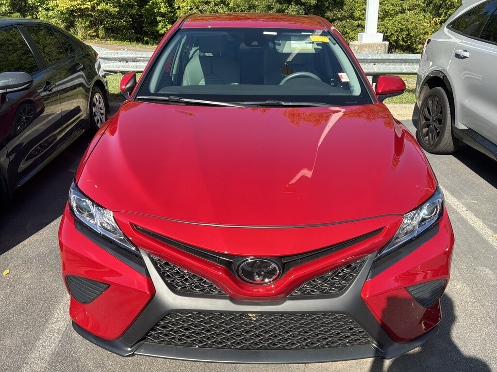 Used 2019 Toyota Camry SE Sedan