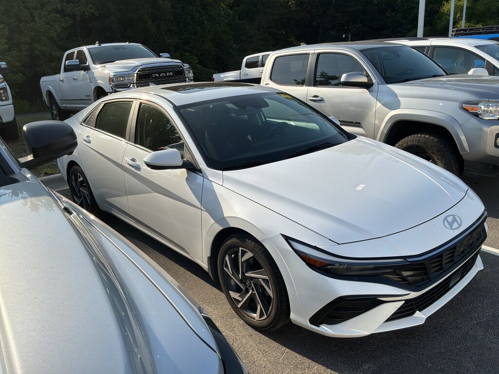 Used 2025 Hyundai Elantra SEL Convenience Sedan
