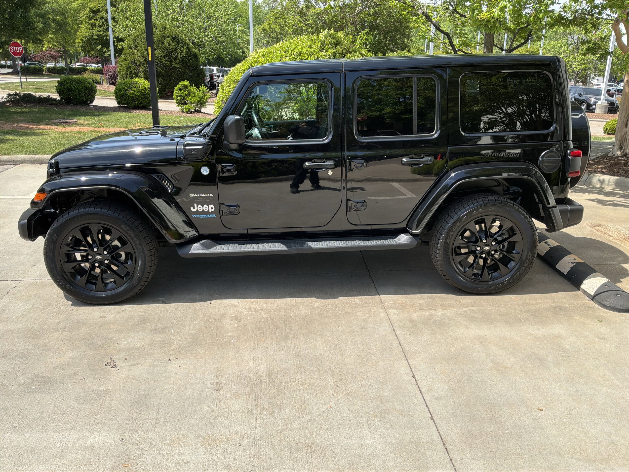 2021 Jeep Wrangler 4xe Unlimited Sahara photo 6