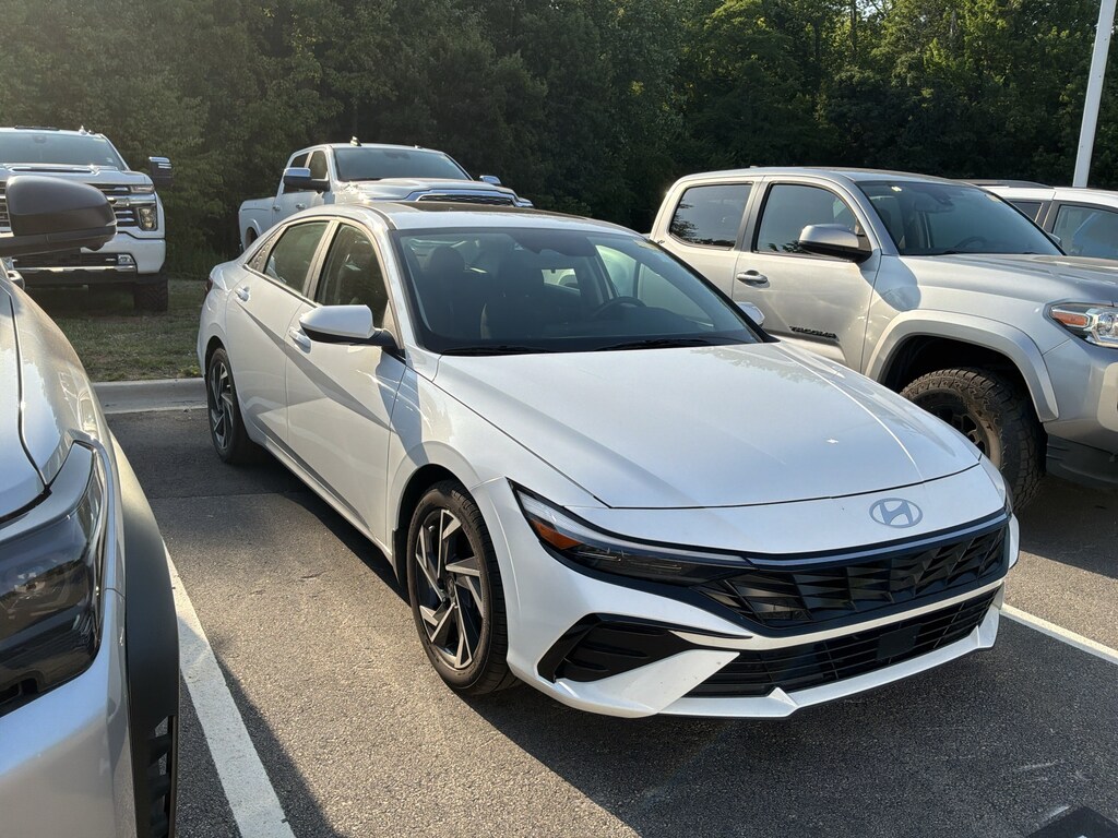 Used 2025 Hyundai Elantra SEL Convenience Sedan