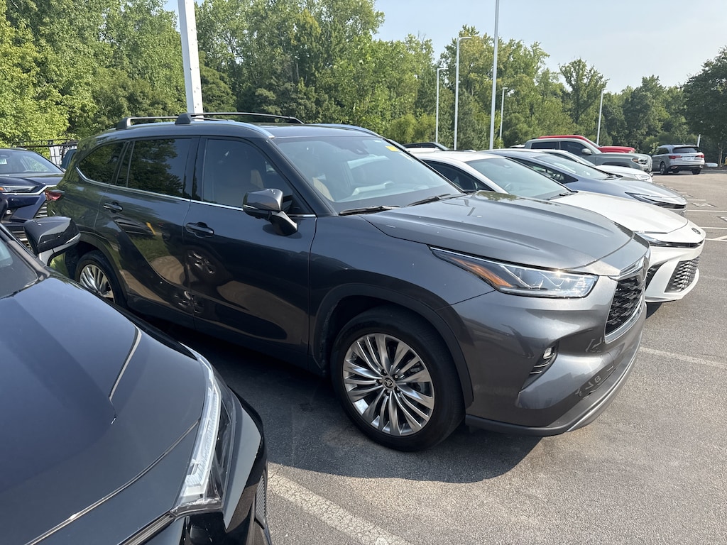 Used 2023 Toyota Highlander Platinum SUV