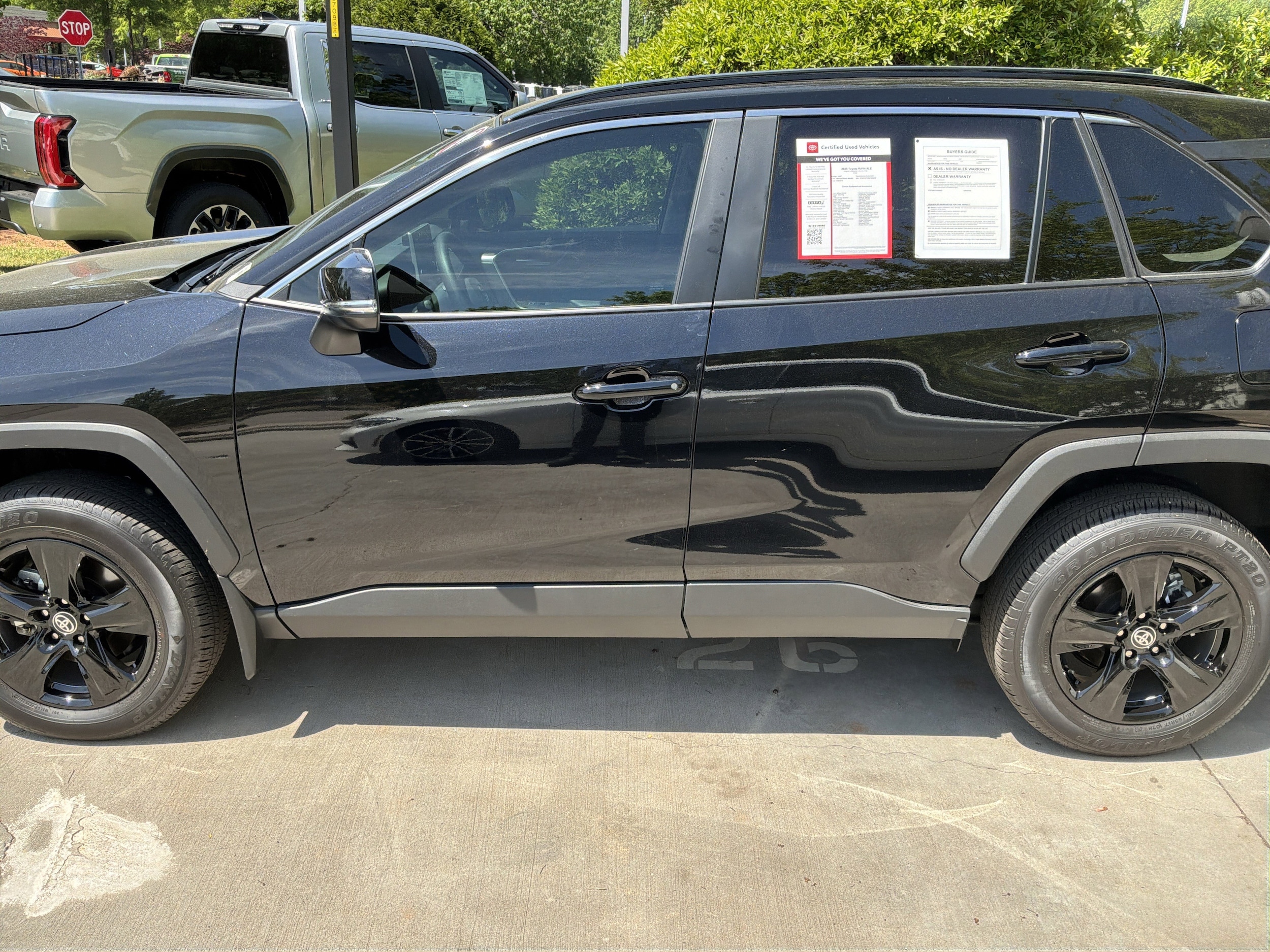 2025 Toyota RAV4 XLE photo 6