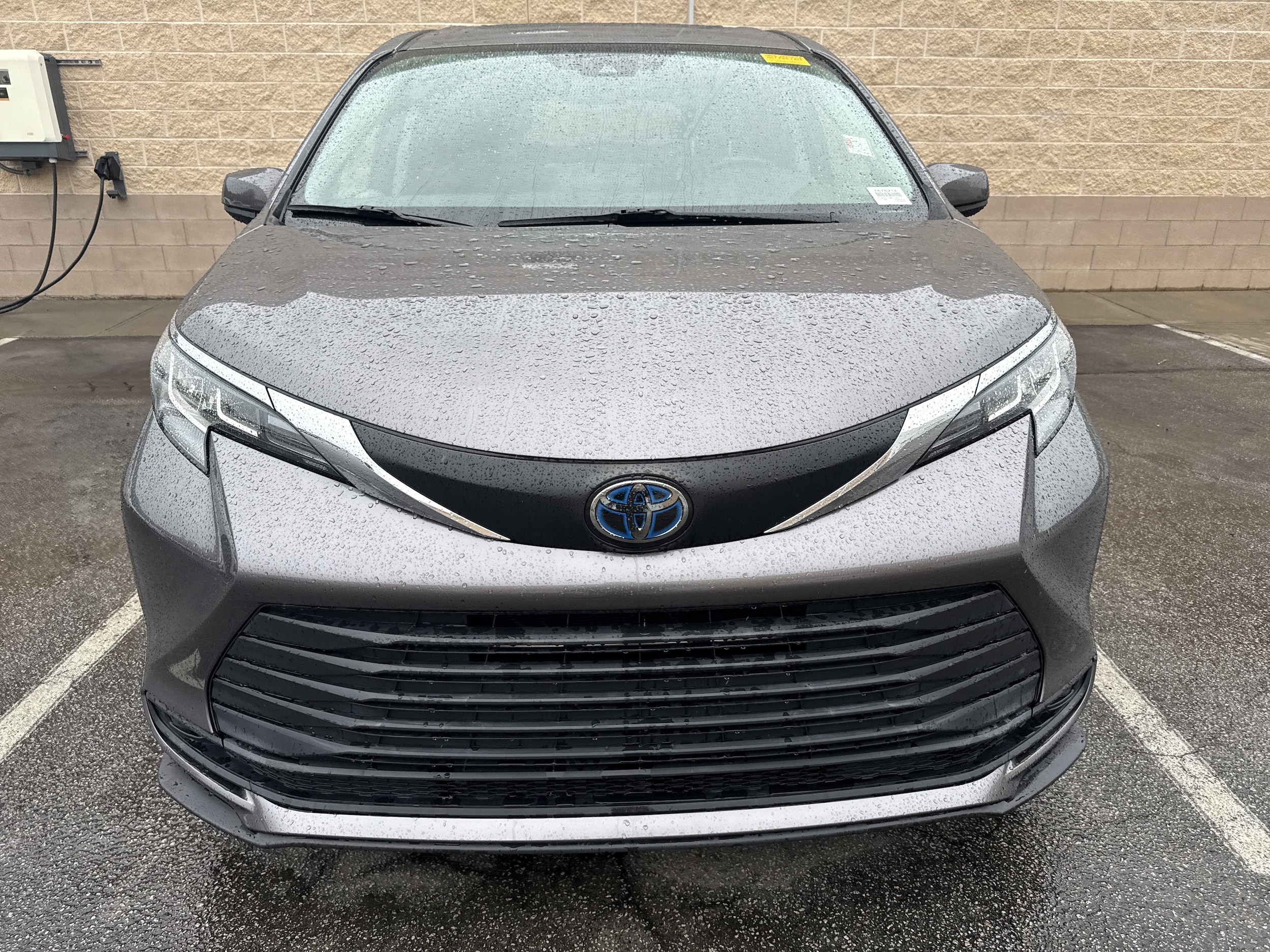 2021 Toyota Sienna LE photo 2