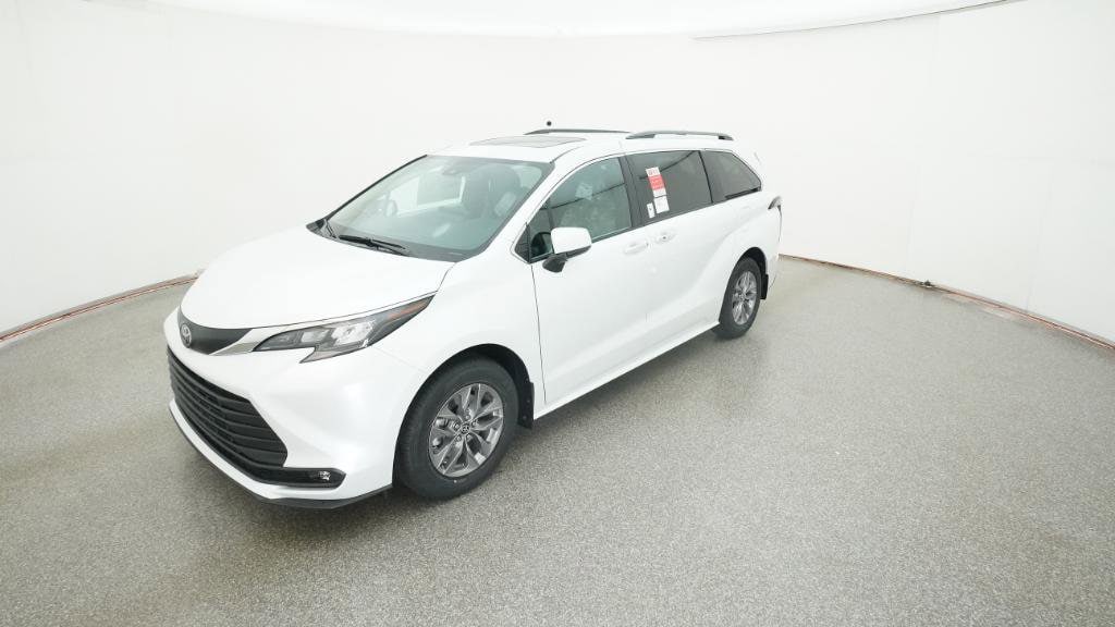2026 Toyota Sienna XLE's photo