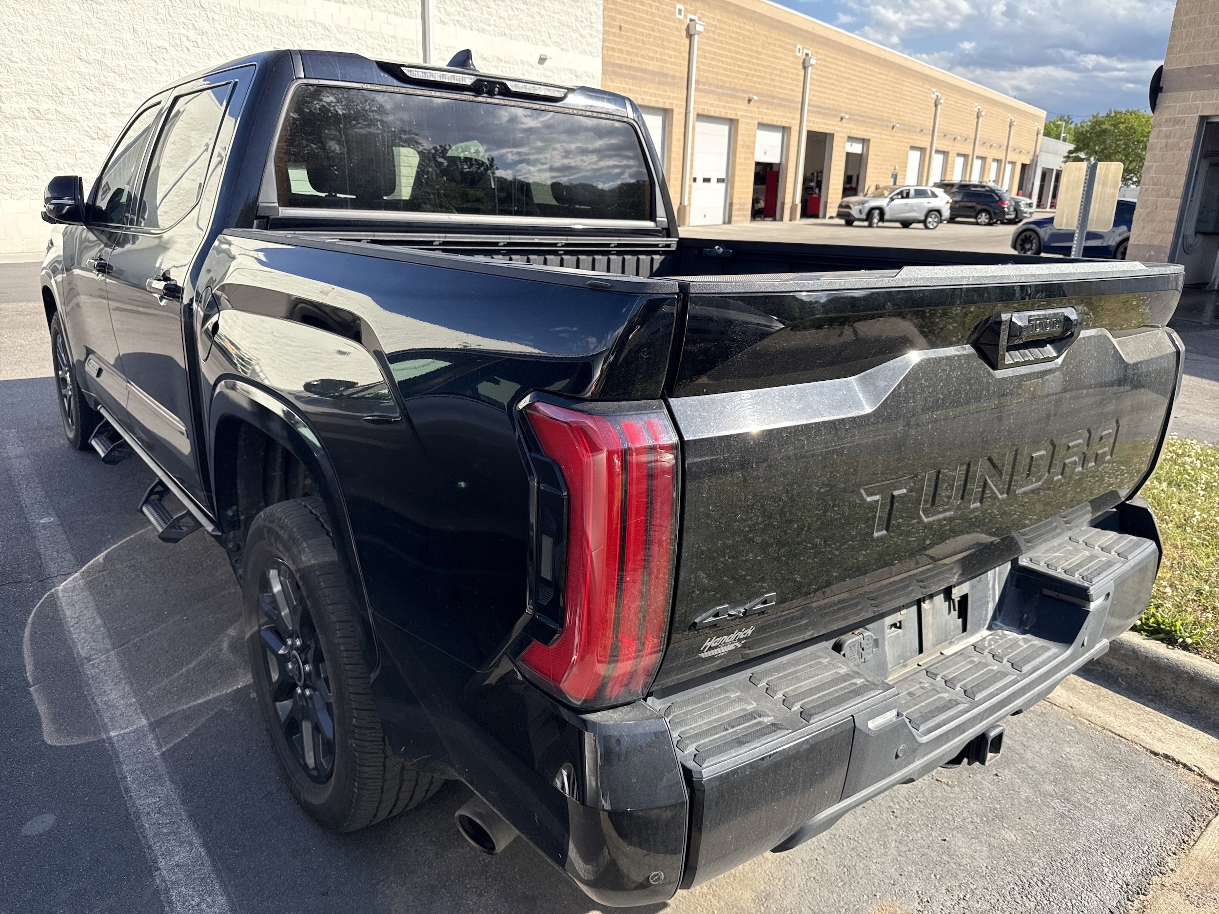 2023 Toyota Tundra 4WD Platinum photo 6