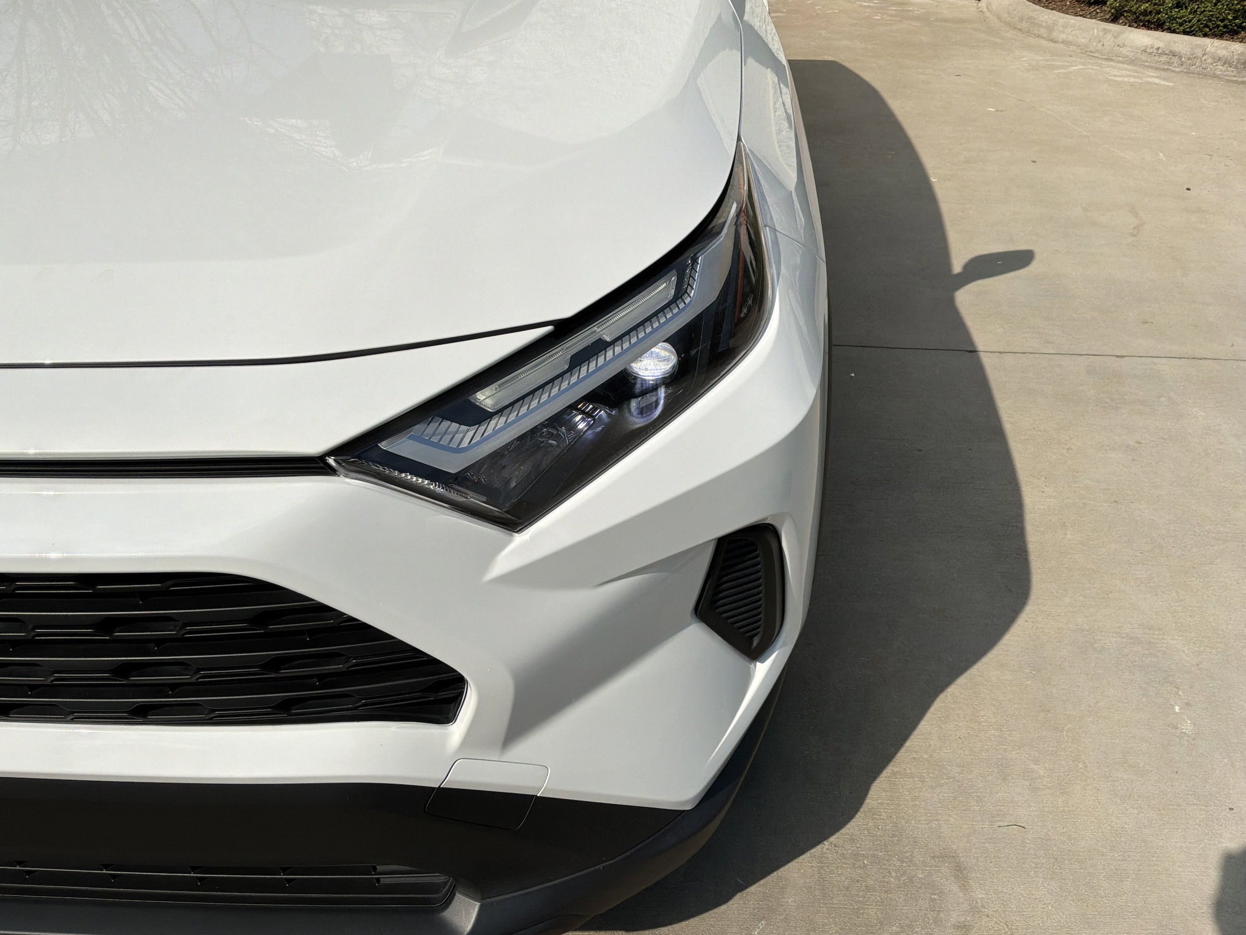 2023 Toyota RAV4 Hybrid XLE photo 6