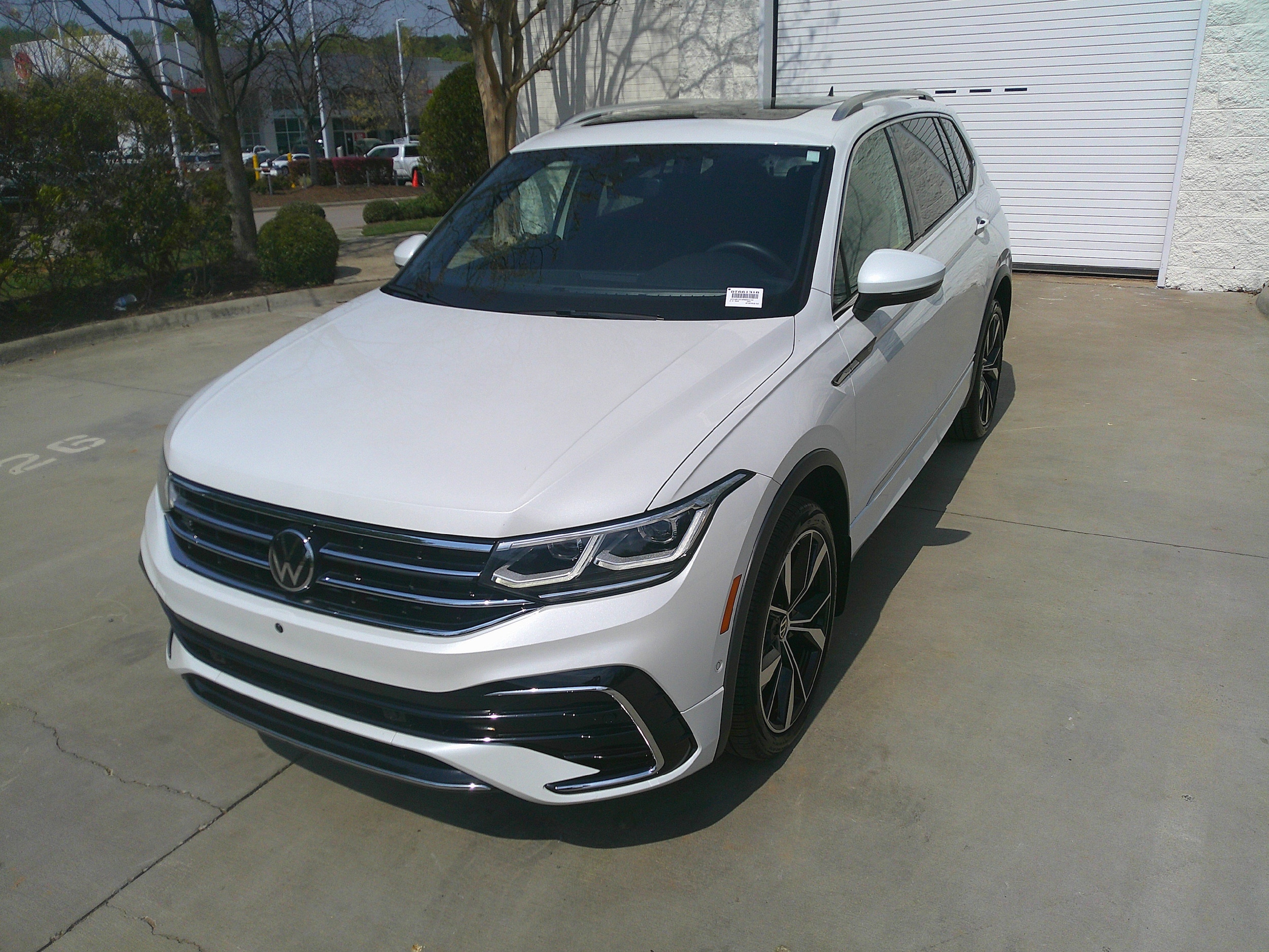 2024 Volkswagen Tiguan SEL R-Line photo 4
