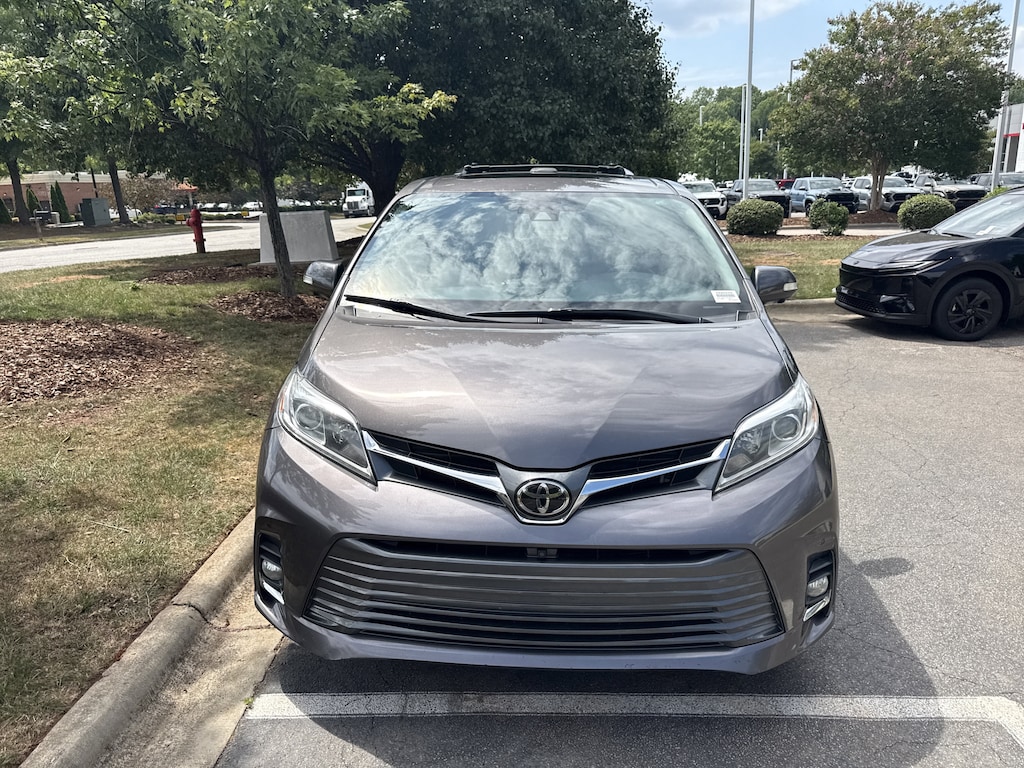 Used 2020 Toyota Sienna Limited Premium Minivan