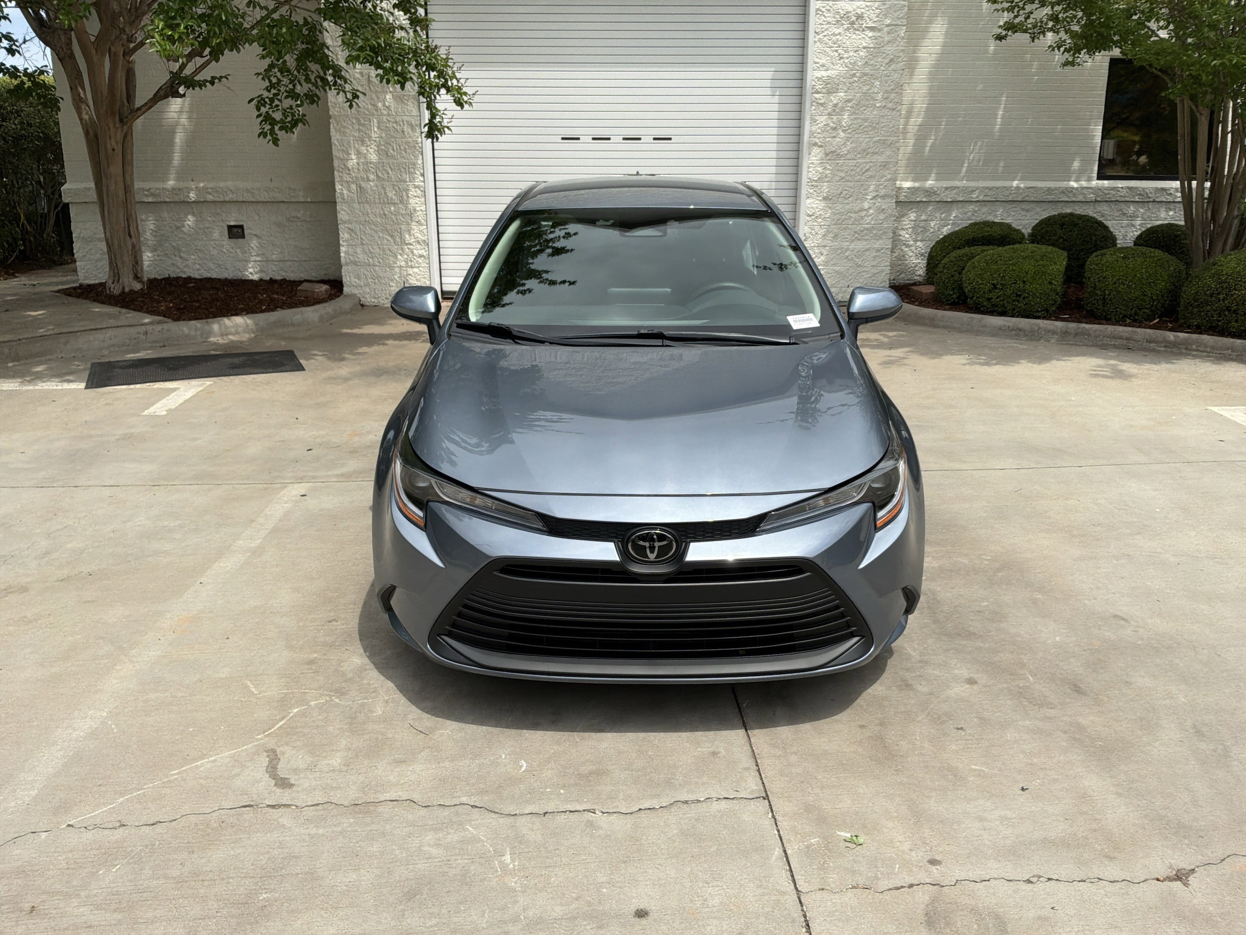 2025 Toyota Corolla LE photo 2