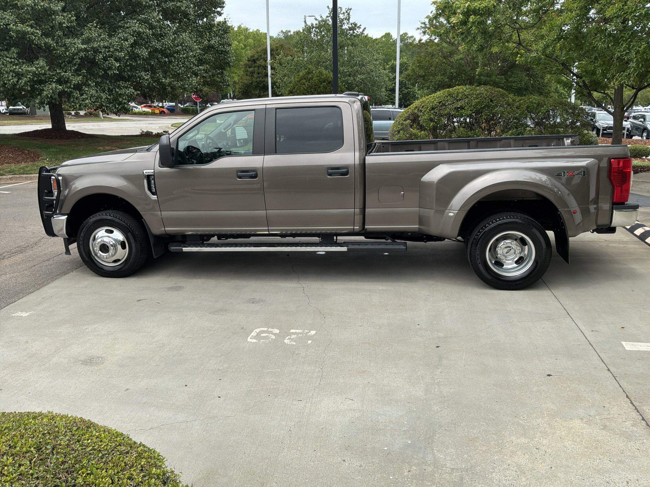 2021 Ford Super Duty F-350 DRW XL photo 6