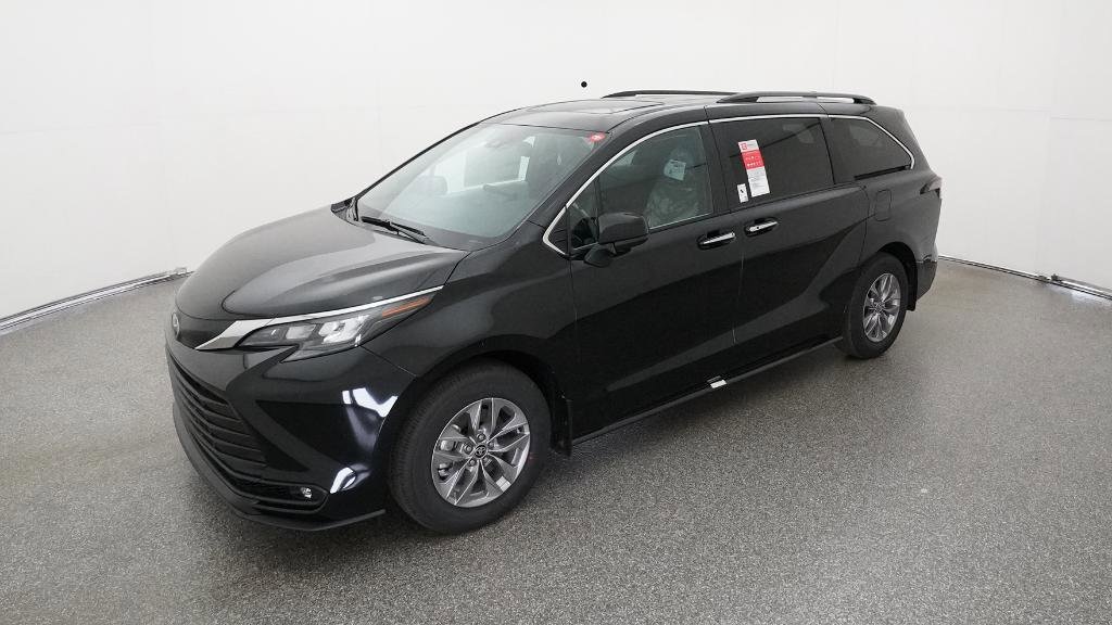 2026 Toyota Sienna XLE's photo