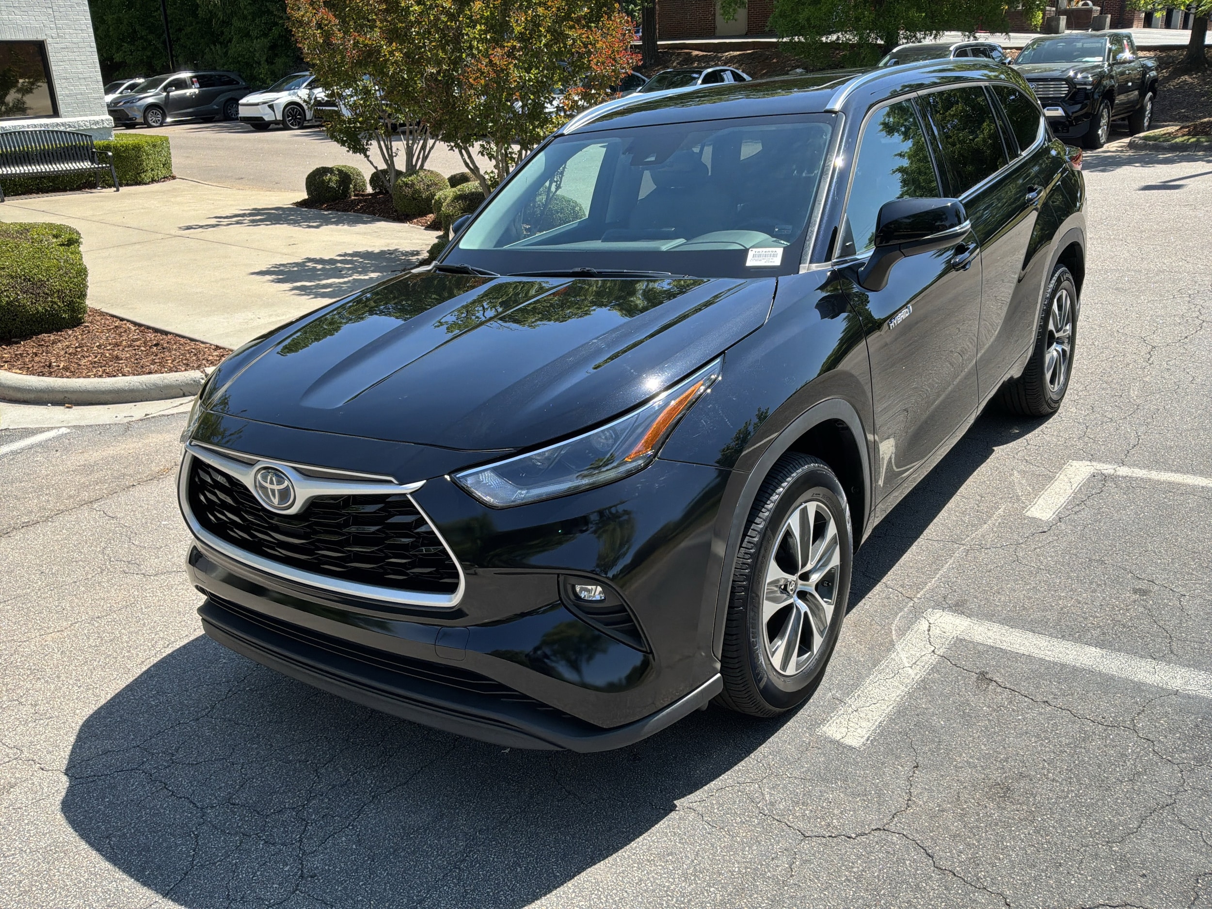 2021 Toyota Highlander Hybrid XLE photo 4