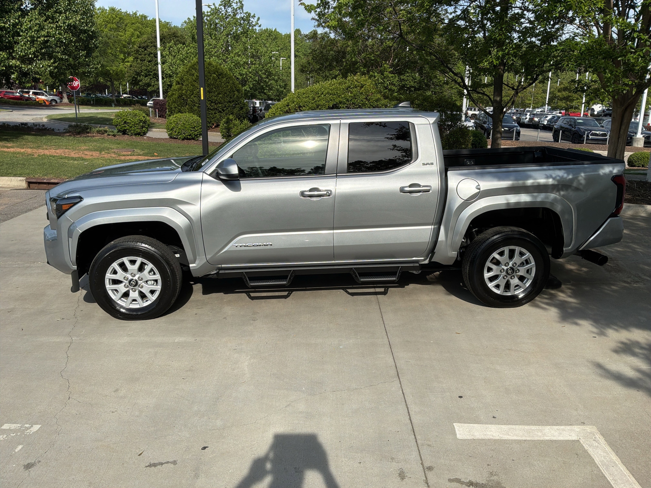 2024 Toyota Tacoma 4WD SR5 photo 6